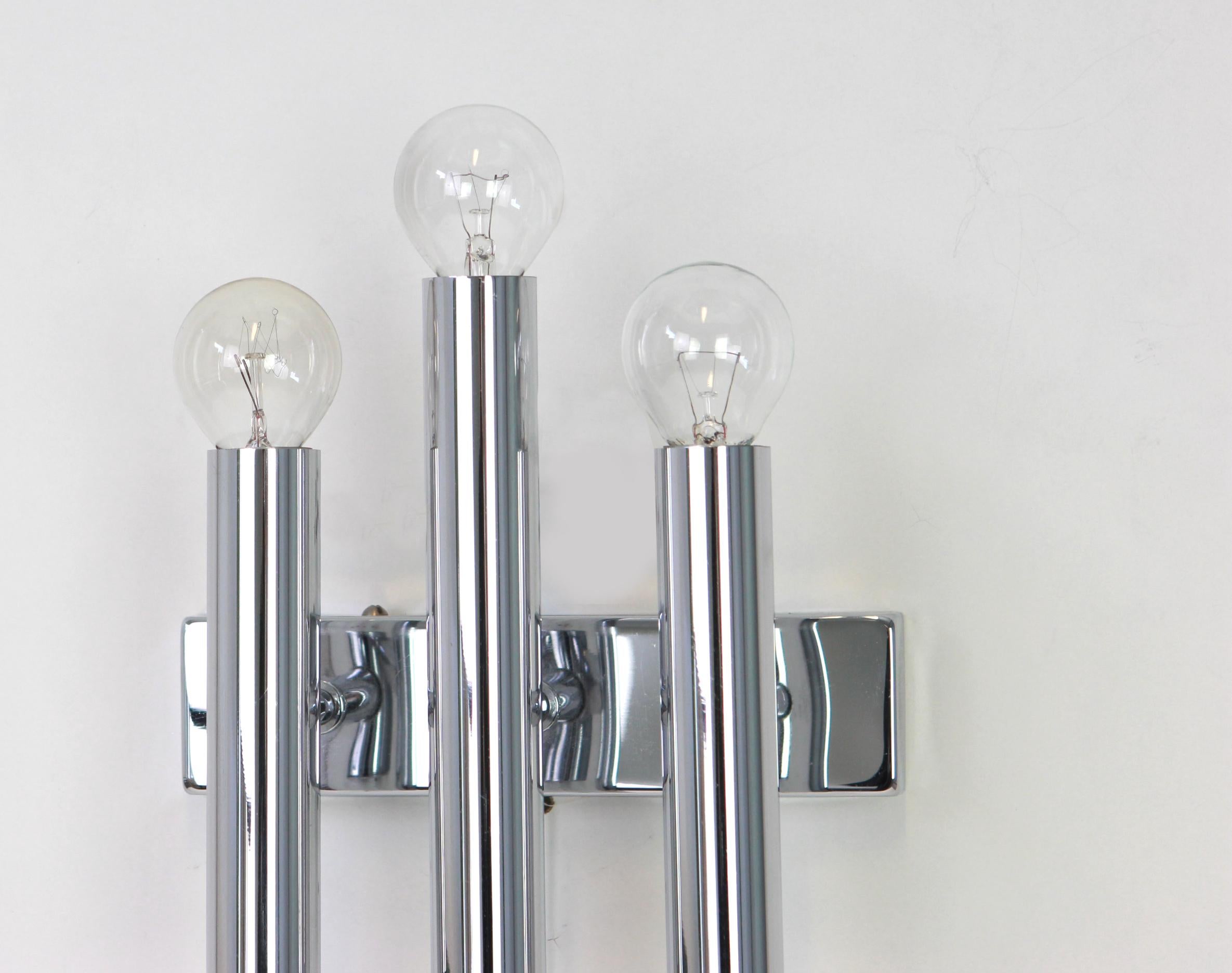 Mid-Century Modern Pair of Italian Chrome Wall Sconces Sciolari Style, 1970s For Sale