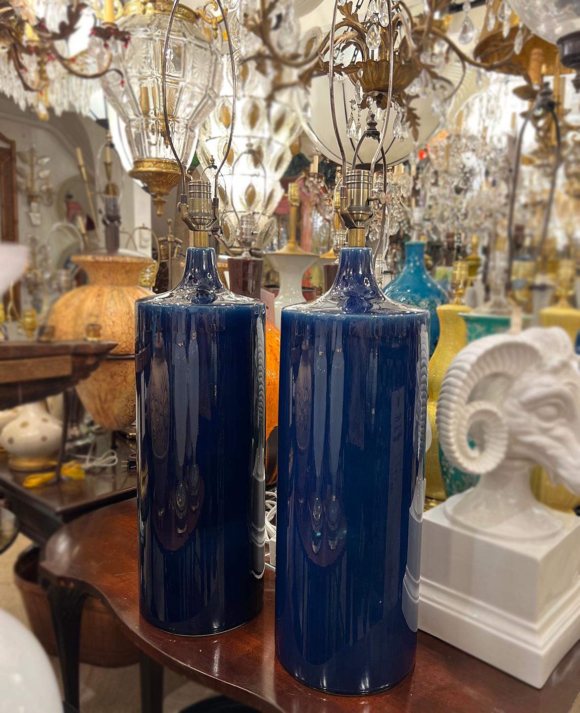 Porcelaine Paire de lampes de bureau italiennes en porcelaine bleu cobalt en vente