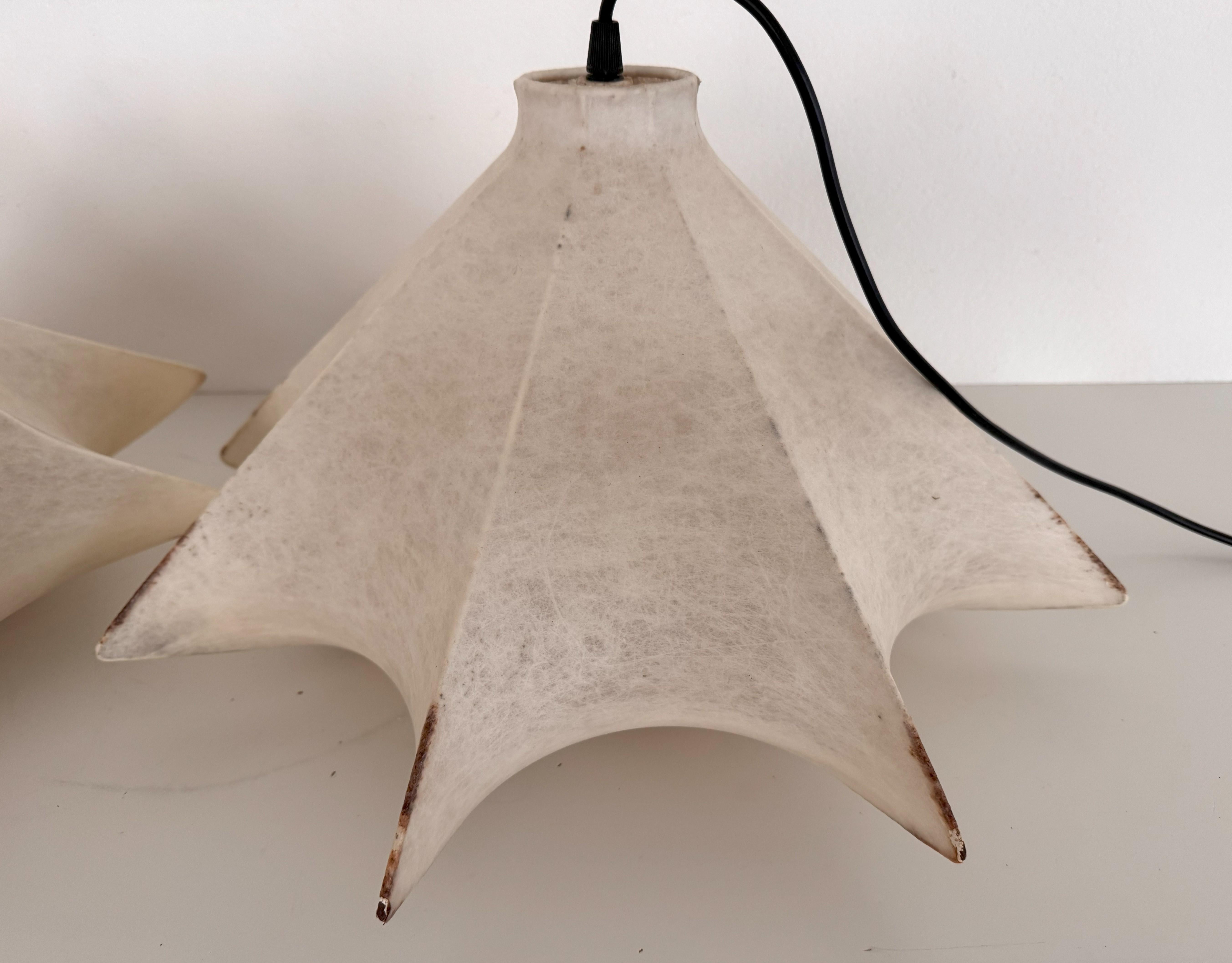 Coppia di lampade a sospensione Cocoon Lights italiane originali degli anni '60 in vendita 4