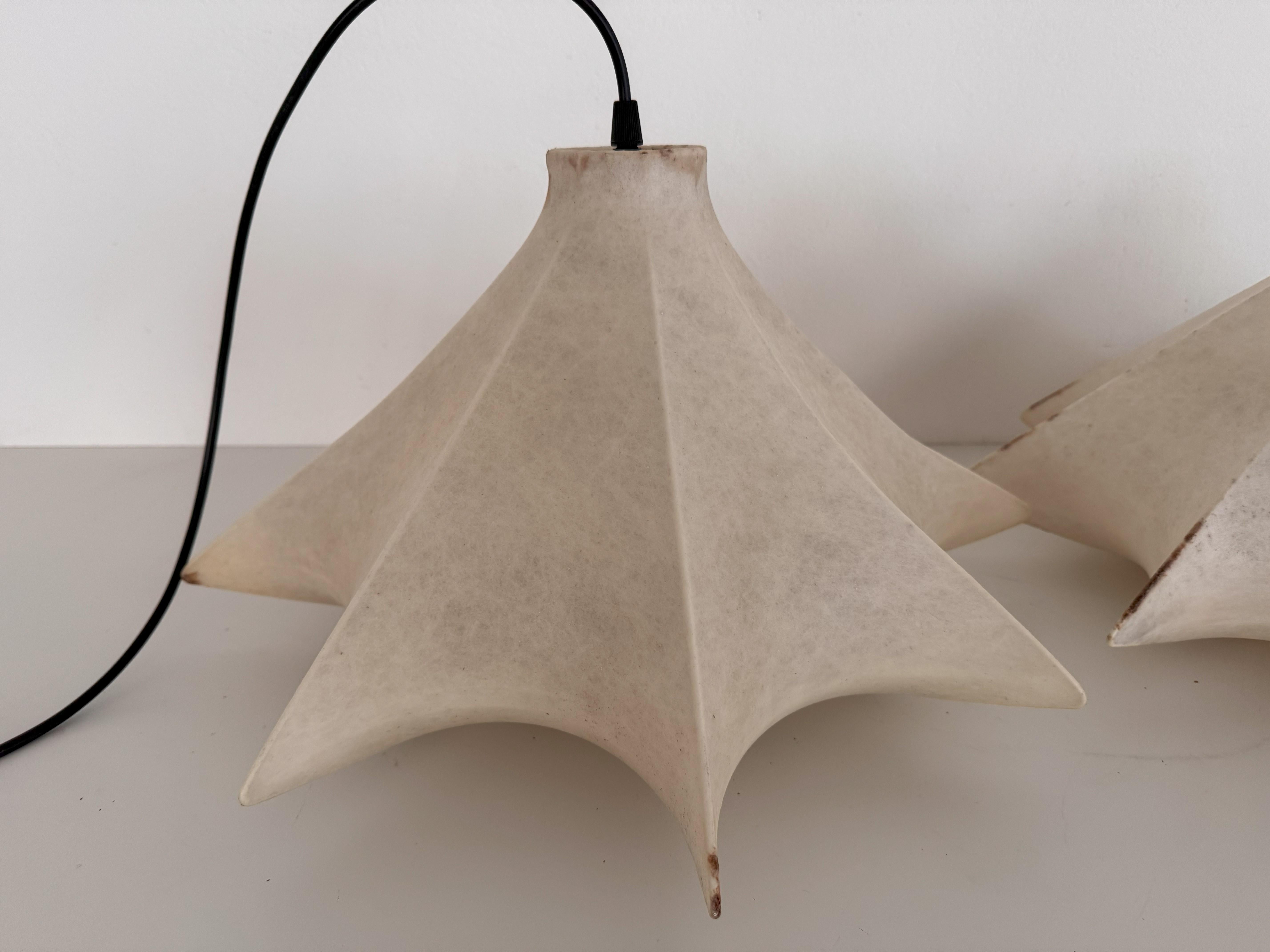 Coppia di lampade a sospensione Cocoon Lights italiane originali degli anni '60 in vendita 5