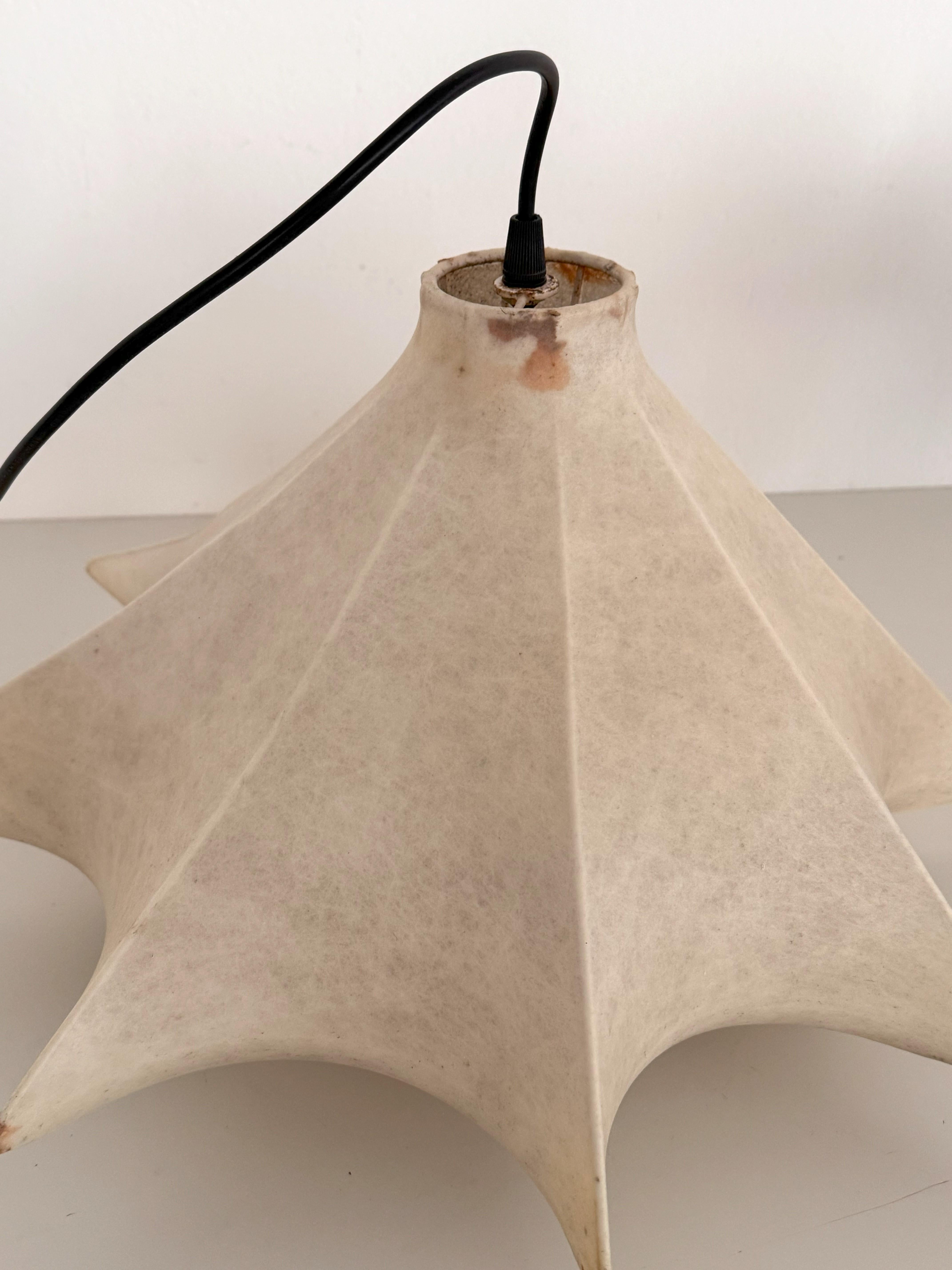 Coppia di lampade a sospensione Cocoon Lights italiane originali degli anni '60 in vendita 11