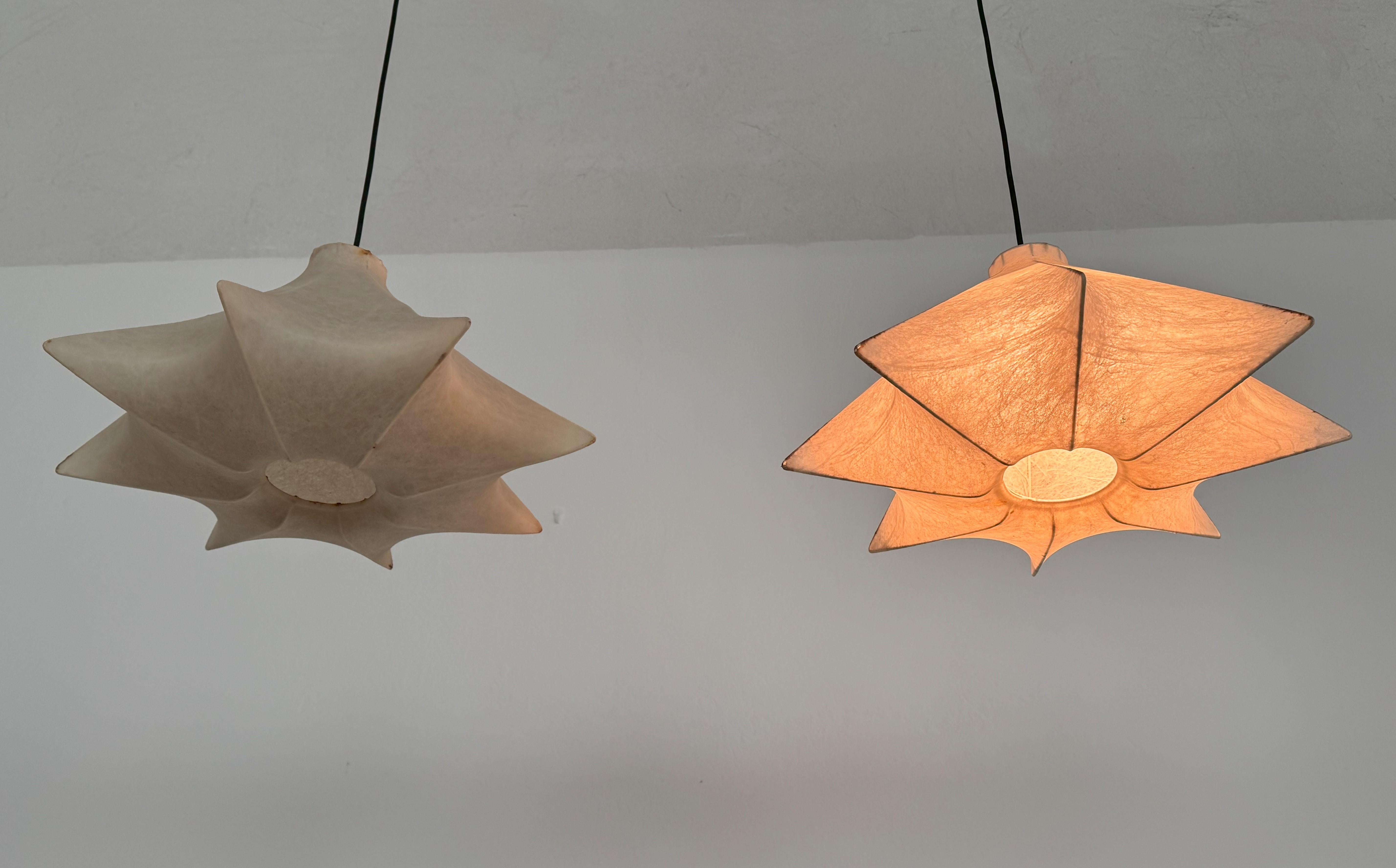 Coppia di lampade a sospensione Cocoon Lights italiane originali degli anni '60 in vendita 12