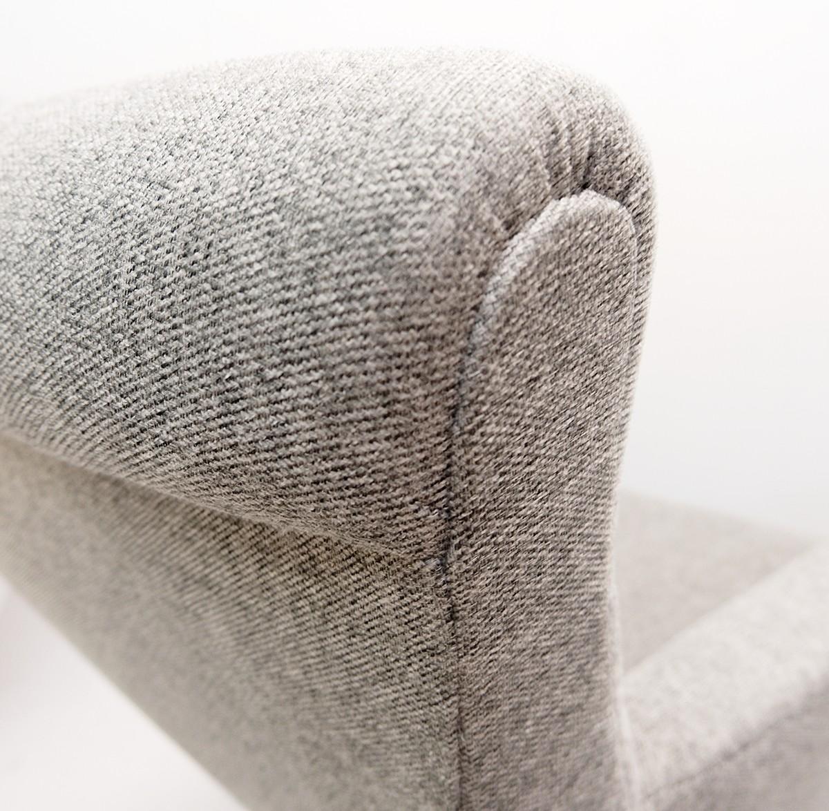 Paire de fauteuils confortables italiens à dossiers hauts, tapisserie neuve en vente 2