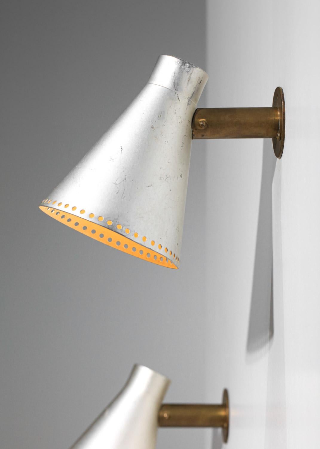 Mid-Century Modern Pair of Italian conical aluminum and brass wall lights from the 60s For Sale