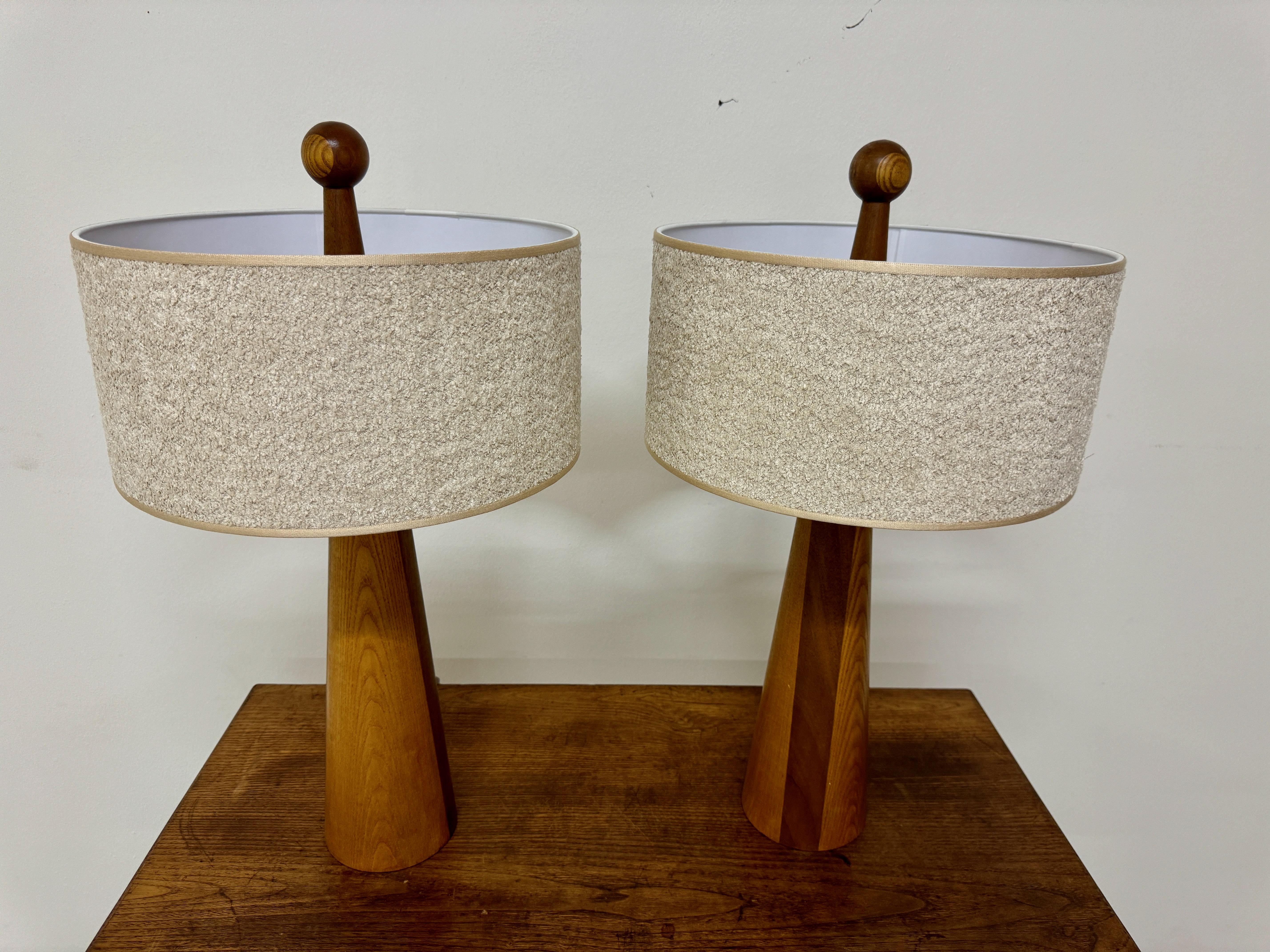 Lampes de table

Forme conique

Deux tons

Détail du ballon

Abat-jour inclus

Italie Contemporary

Peut être fabriqué dans n'importe quelle quantité.

Ces lampes de table contemporaines affichent un design épuré et minimaliste, mêlant parfaitement