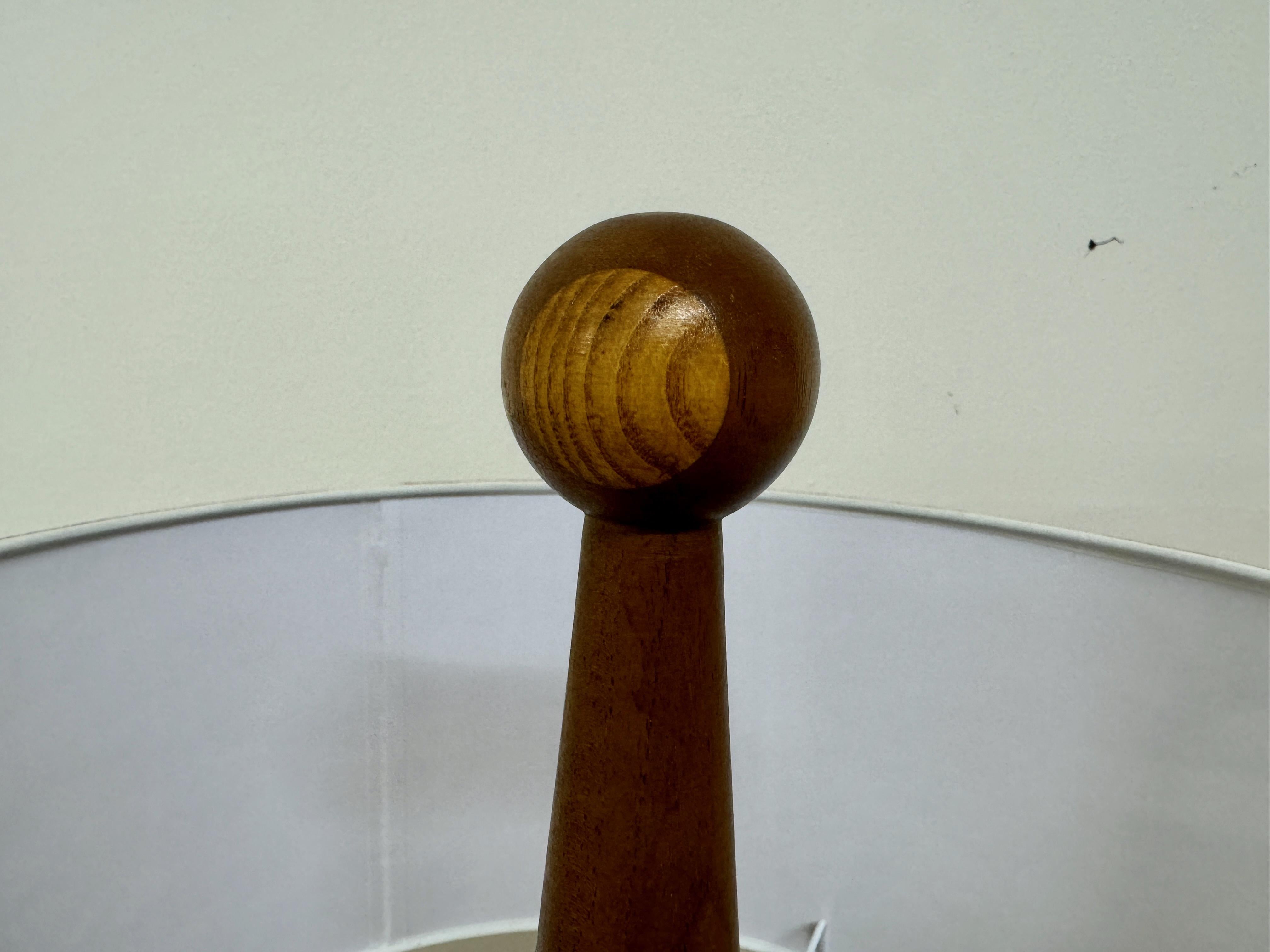 Paire de lampes de table italiennes coniques en bois Neuf - En vente à London, London