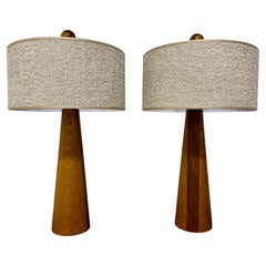 Coppia di lampade da tavolo italiane coniche in legno
