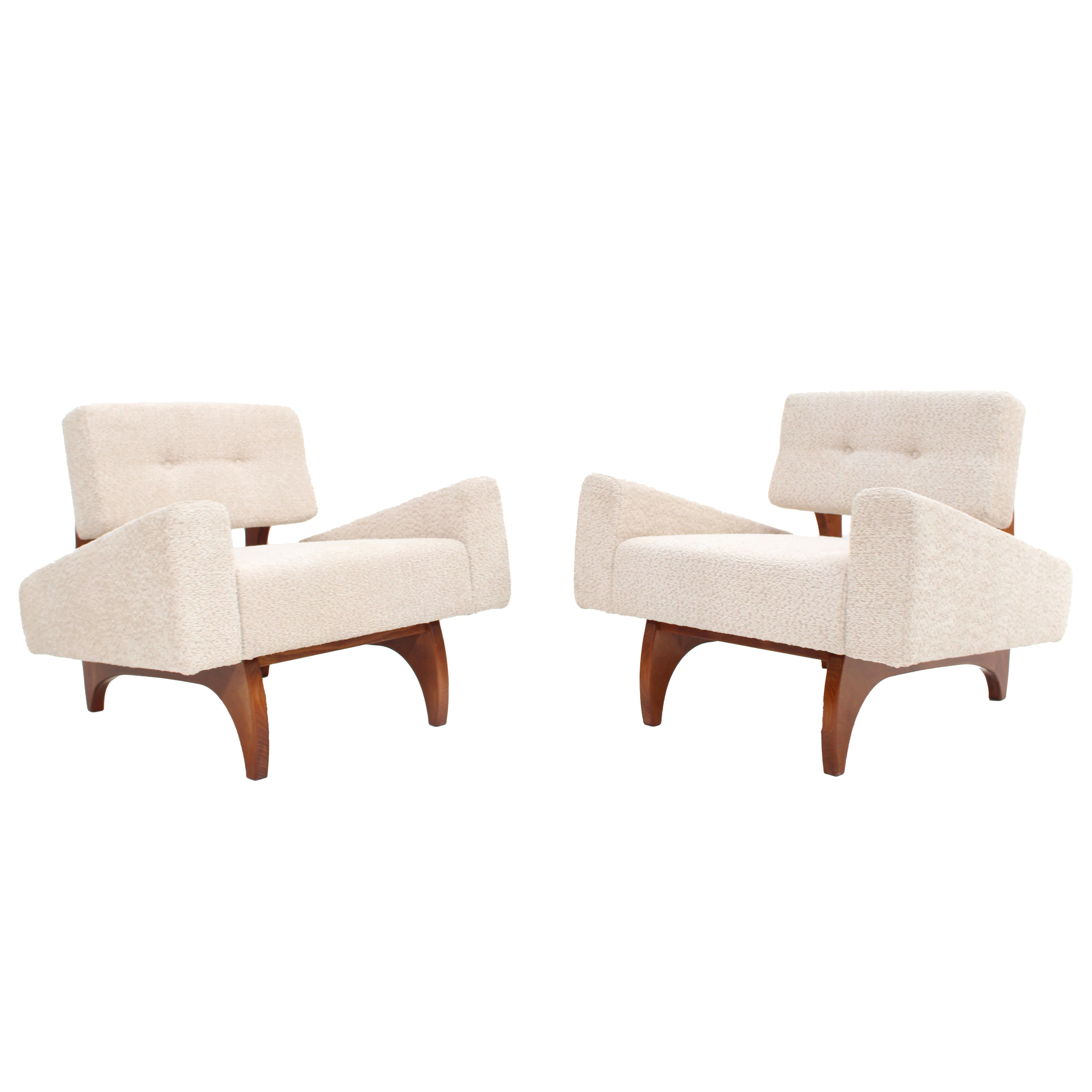 Pair of Italian Contemporary Walnut Armchairs with White Bouclé Upholstery For Sale 6