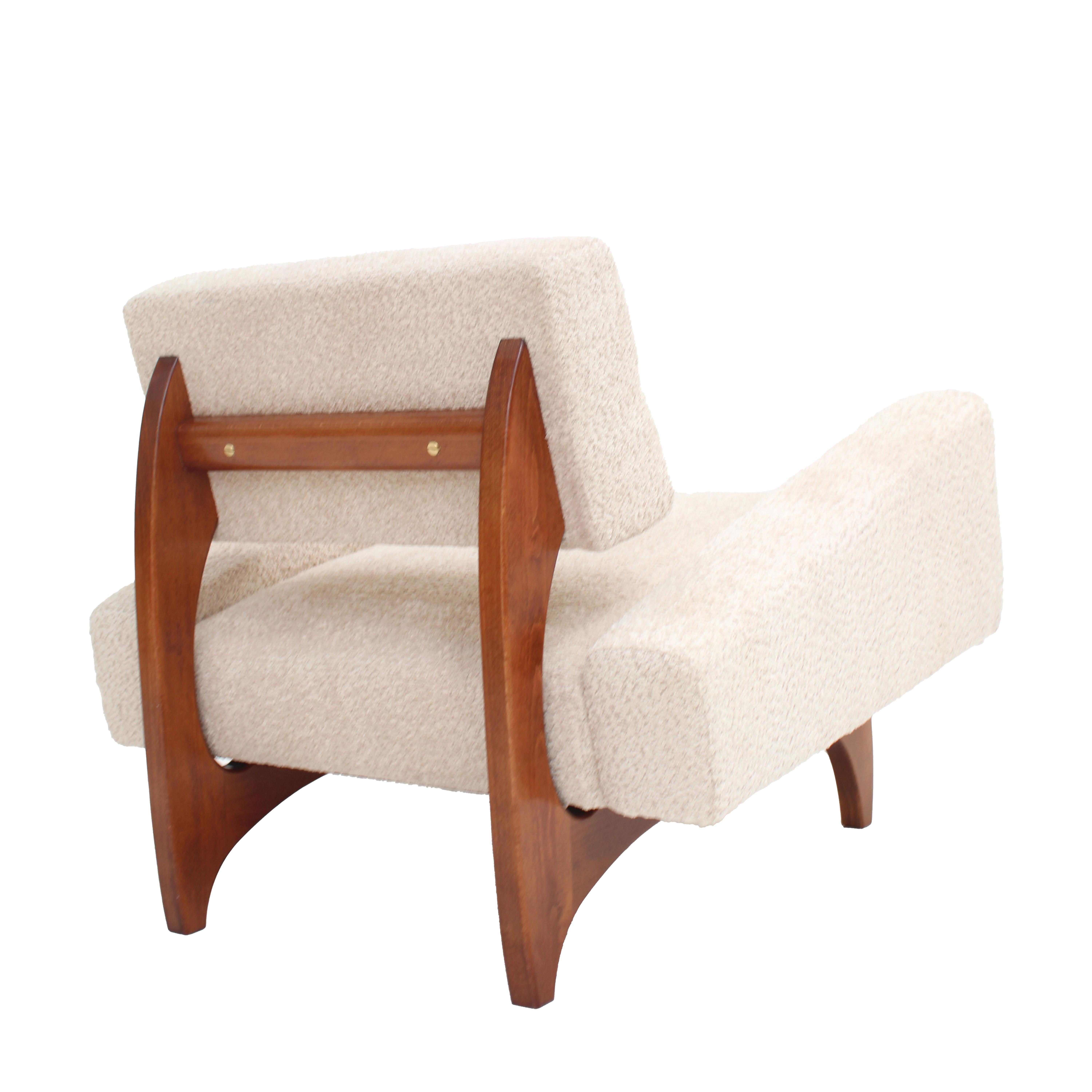 Wool Pair of Italian Contemporary Walnut Armchairs with White Bouclé Upholstery For Sale