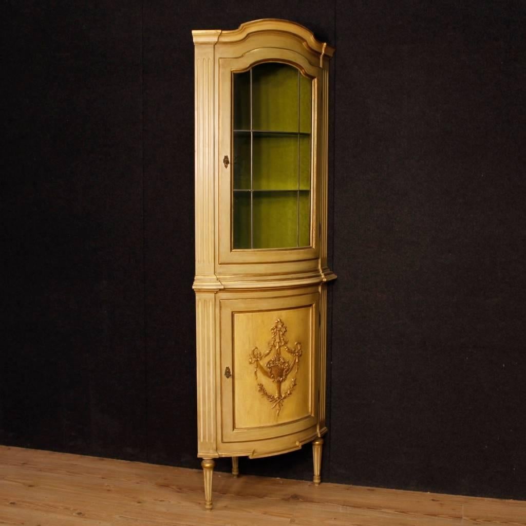 Glass Pair of Italian Corner Cupboards in Lacquered and Gilt Wood in Louis XVI Style 