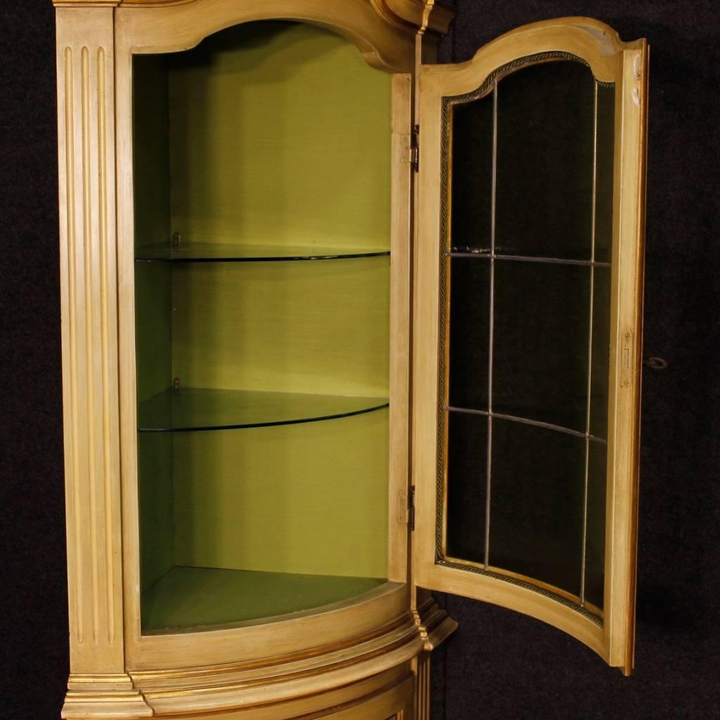 Pair of Italian Corner Cupboards in Lacquered and Gilt Wood in Louis XVI Style  2