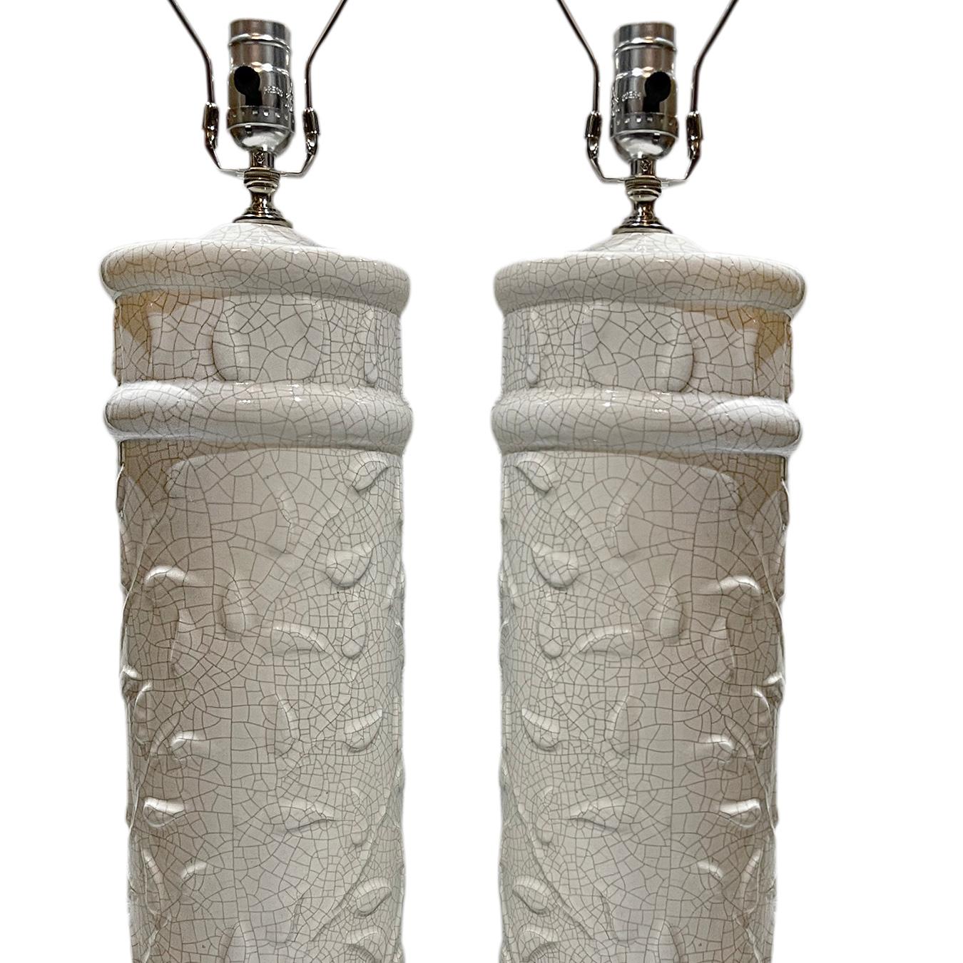 Pair of Italian Crackled White Porcelain Lamps In Good Condition For Sale In New York, NY