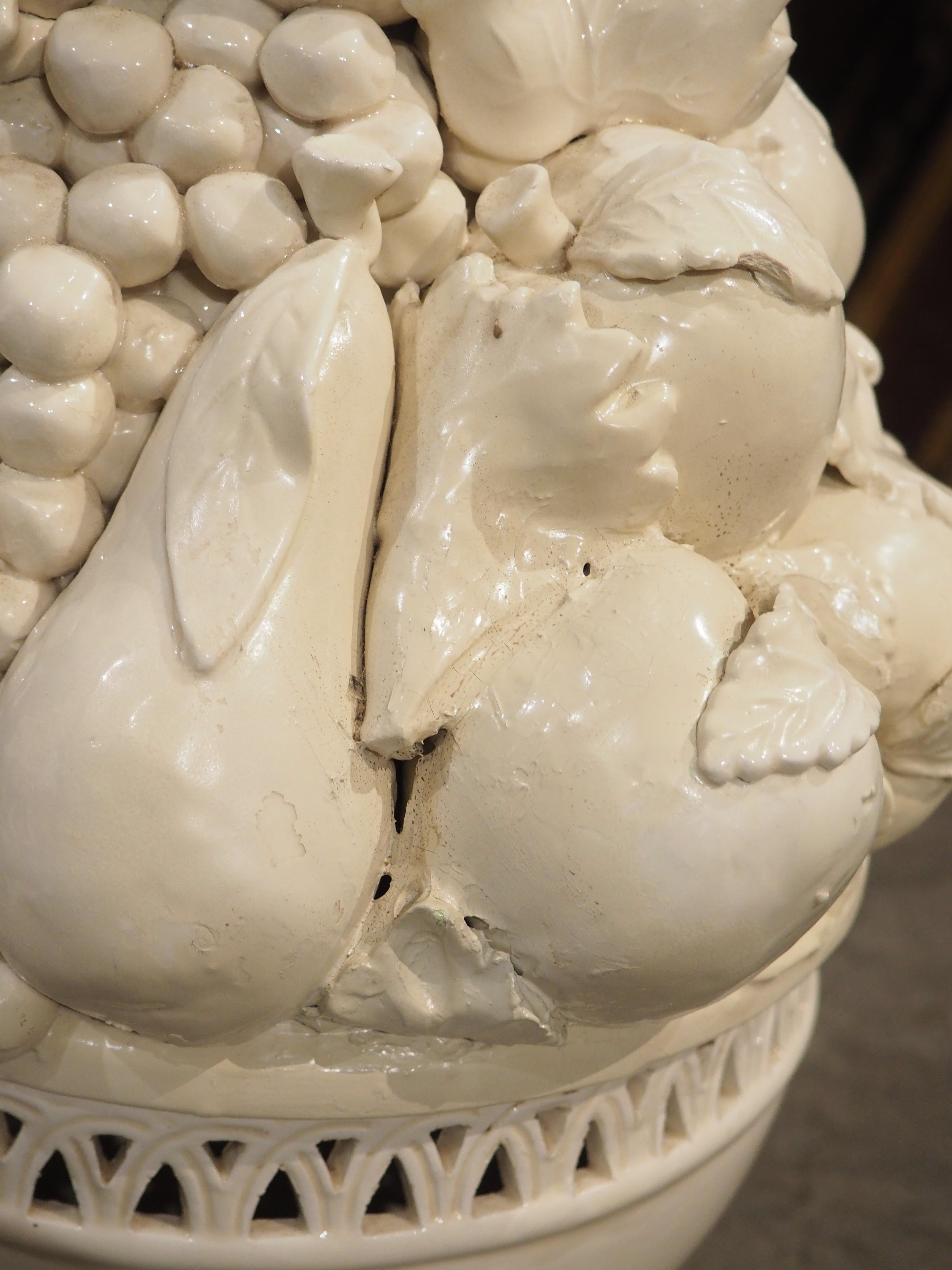 Pareja de fruteros italianos Creamware de 2 piezas Topiary en venta 6