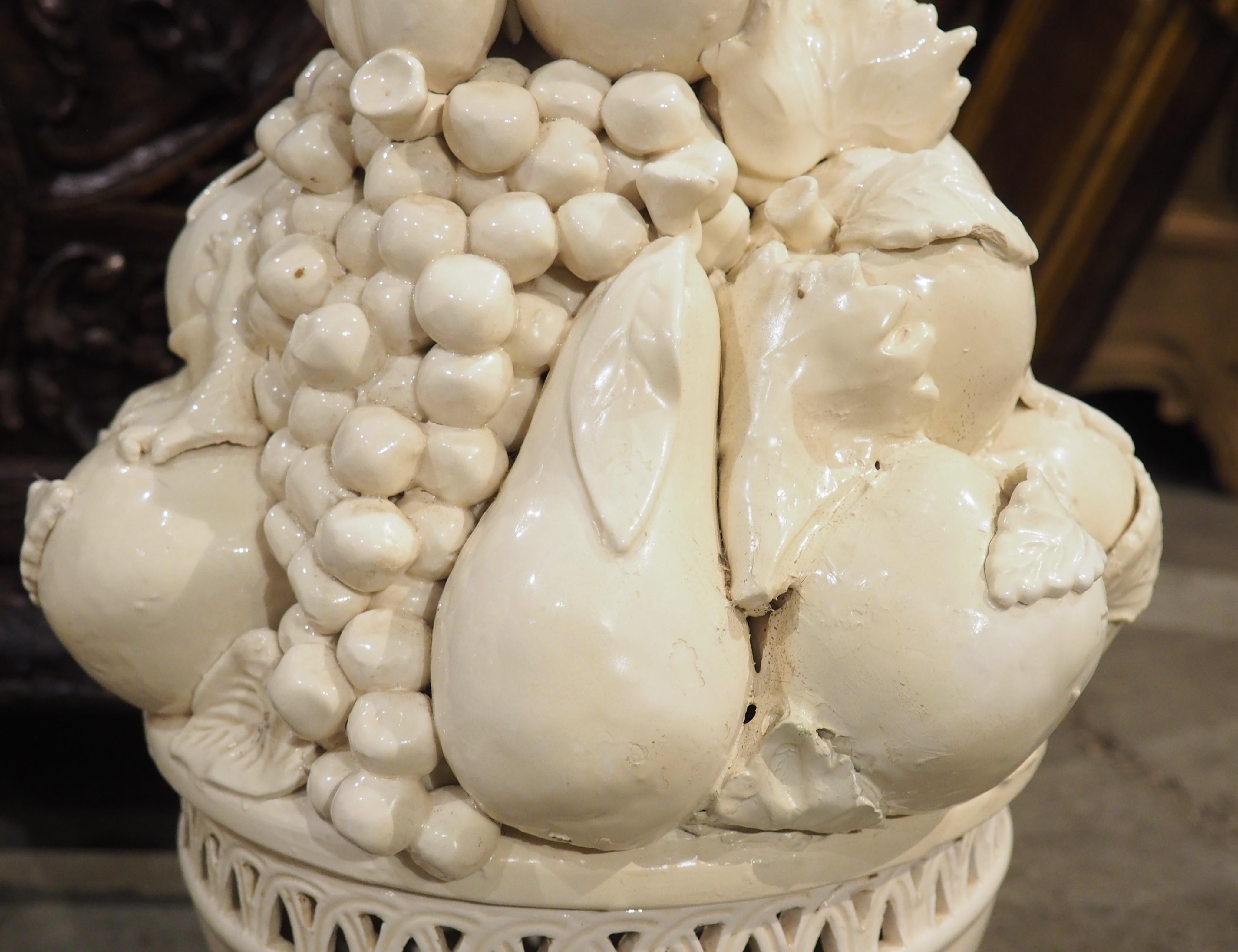 Pareja de fruteros italianos Creamware de 2 piezas Topiary en venta 7