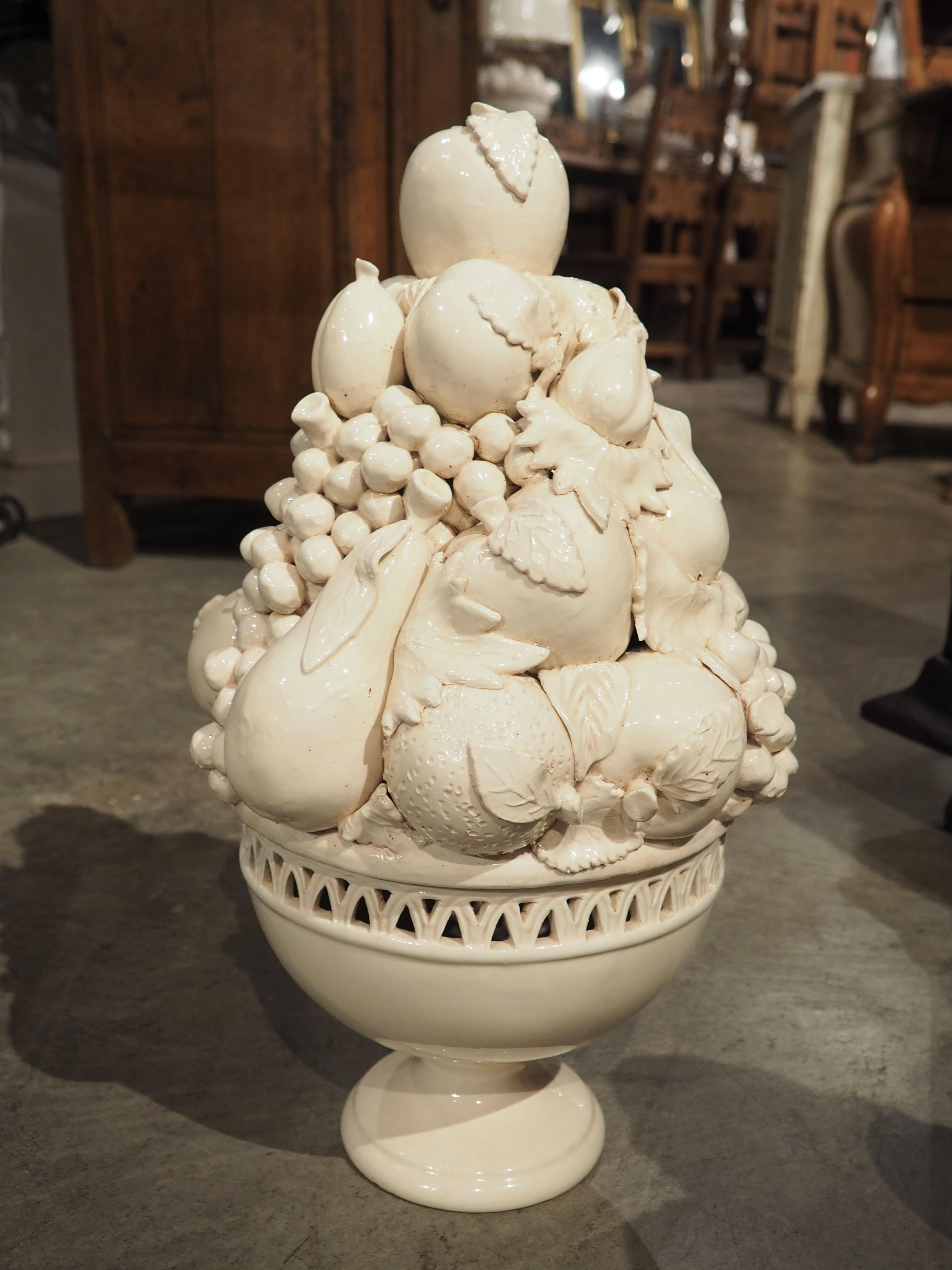 Pareja de fruteros italianos Creamware de 2 piezas Topiary en venta 8