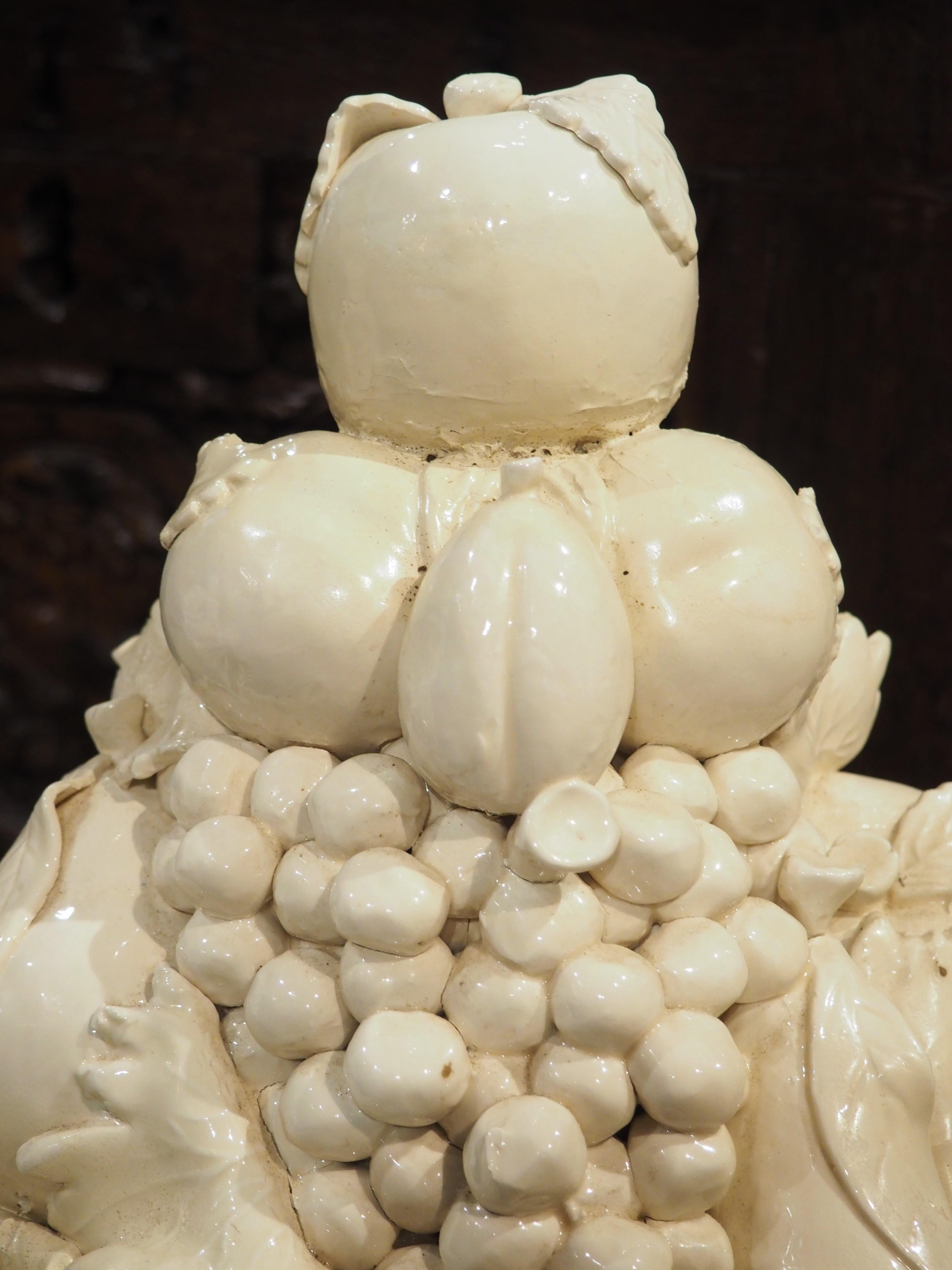 Pareja de fruteros italianos Creamware de 2 piezas Topiary Cerámica Creamware en venta
