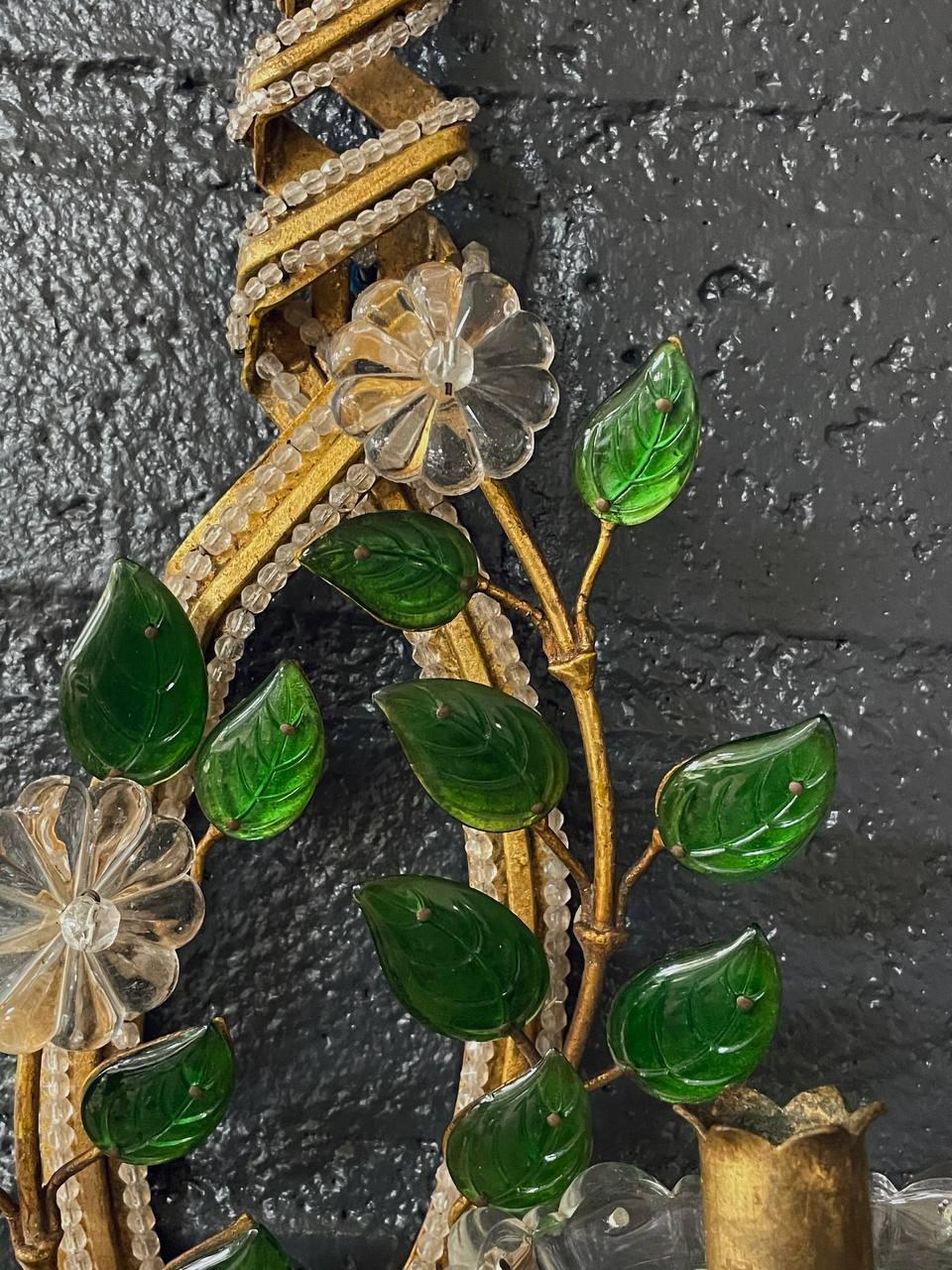 Metallo Coppia di applique in cristallo italiano con decorazioni floreali in vendita