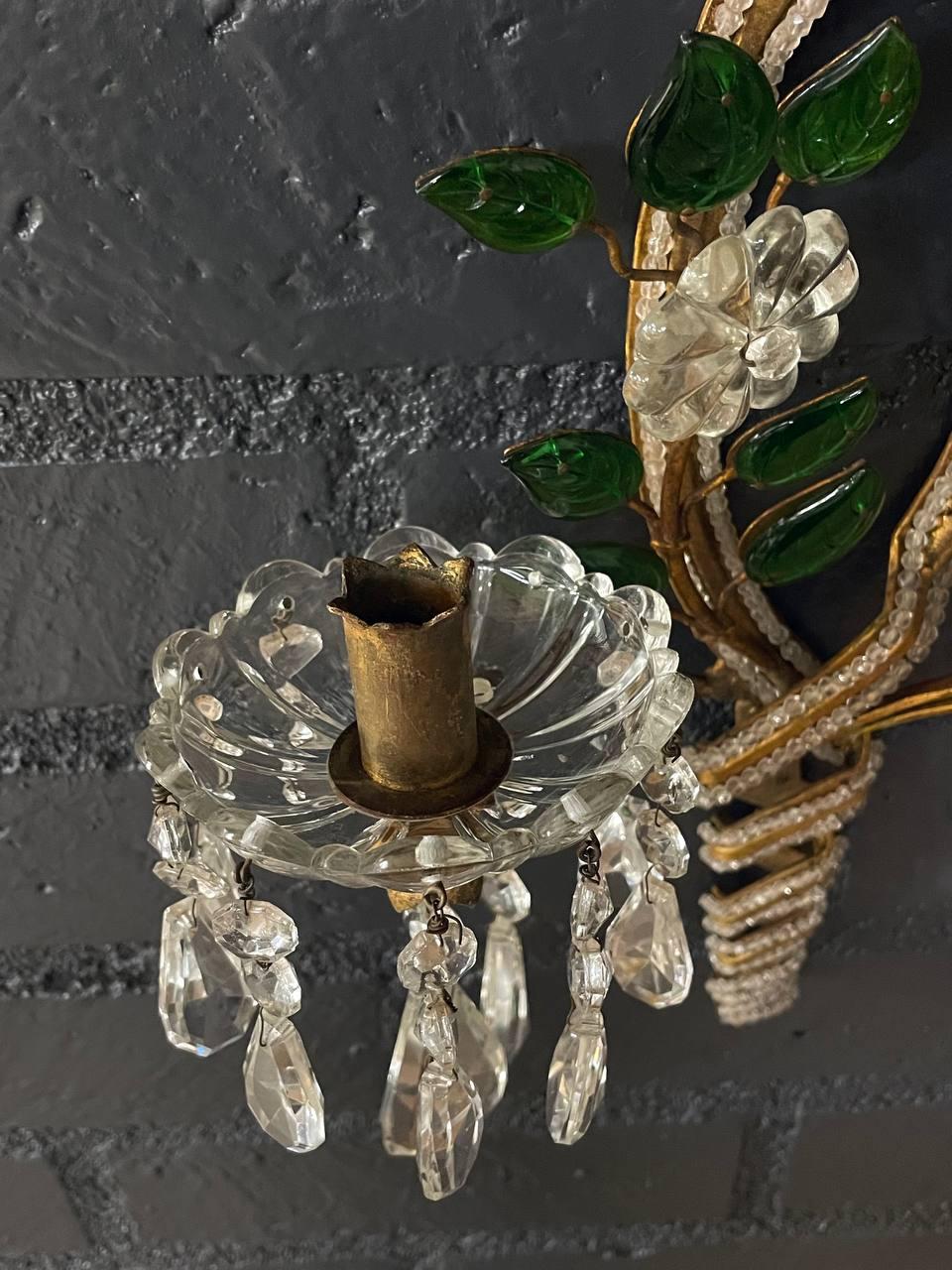 Coppia di applique in cristallo italiano con decorazioni floreali in vendita 1