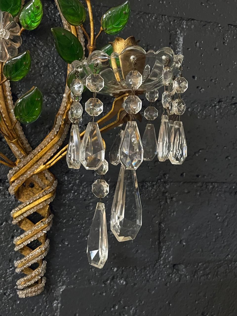 Coppia di applique in cristallo italiano con decorazioni floreali in vendita 2