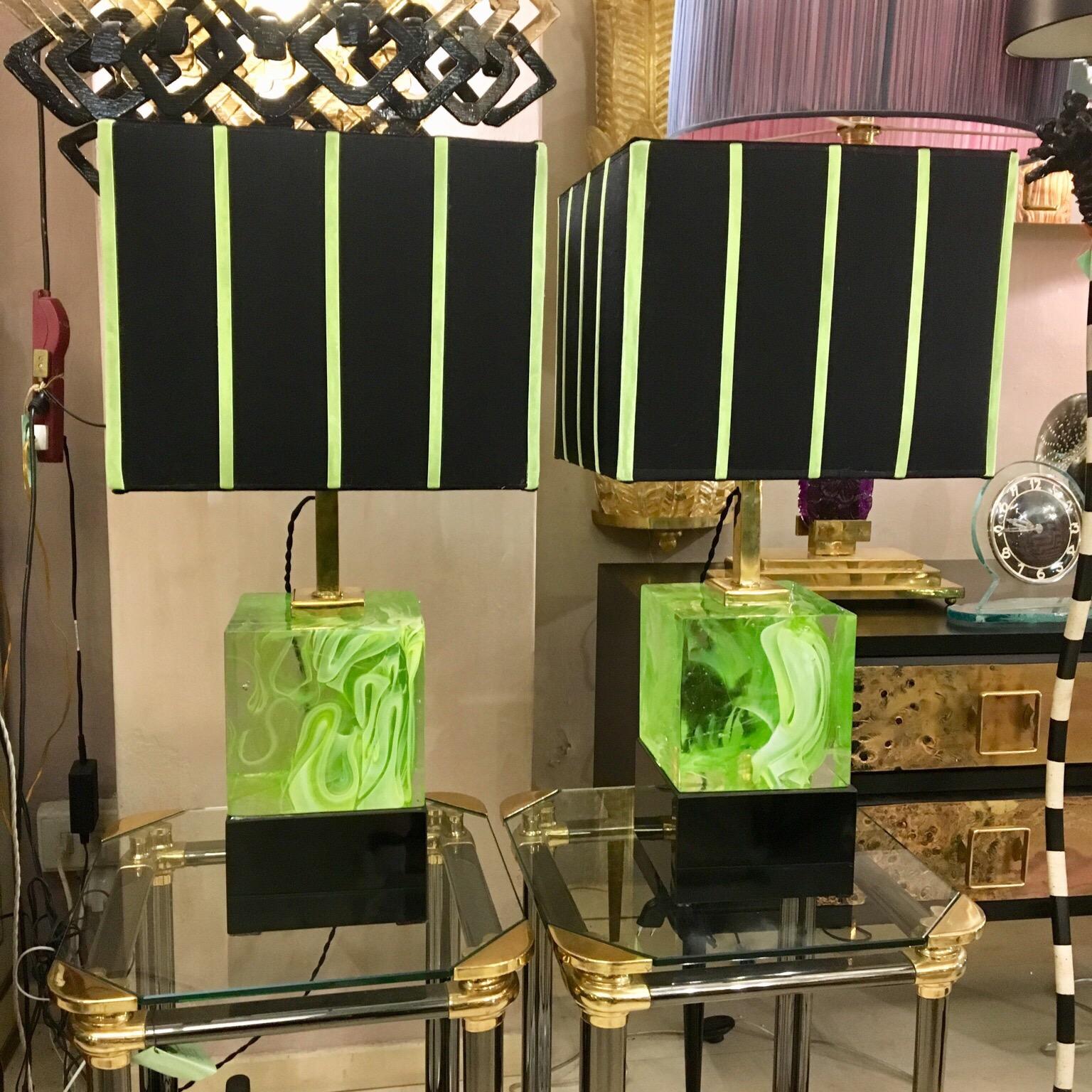Modern Pair of Italian Cubic Acid Green Murano Glass Lamps Mixed Effect, 2000s