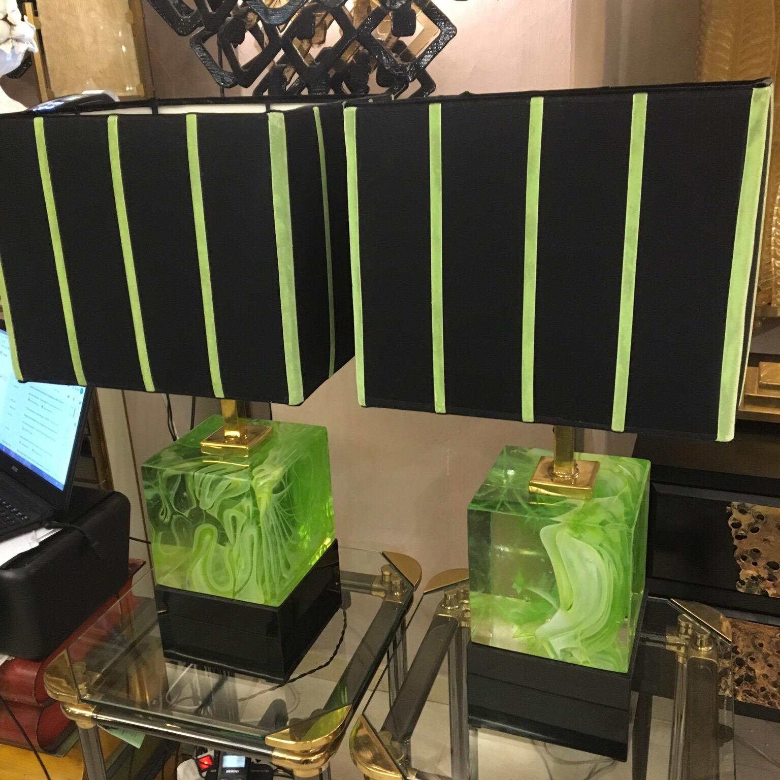 Pair of Italian Cubic Acid Green Murano Glass Lamps Mixed Effect, 2000s In Excellent Condition In Florence, IT