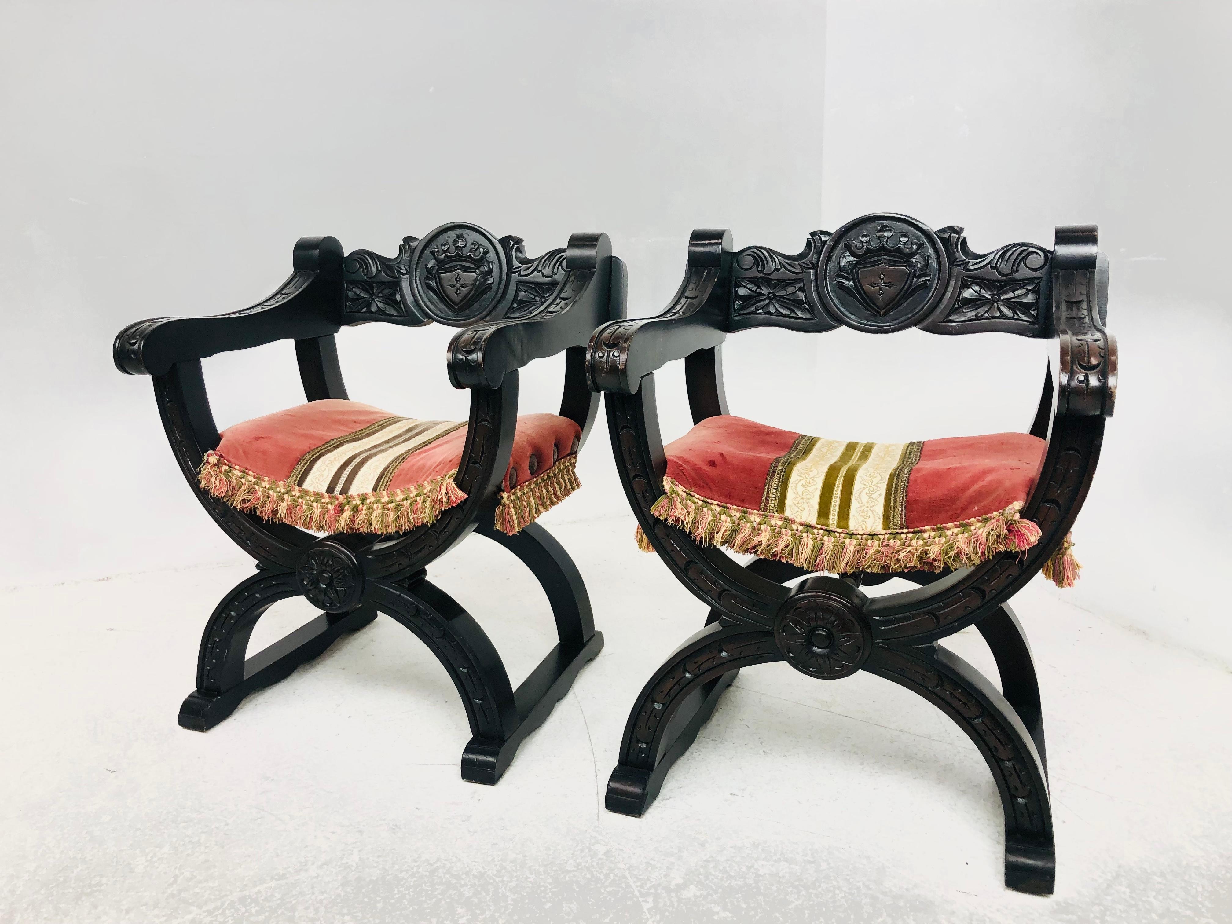 20th Century Pair of Italian Dante Chairs For Sale