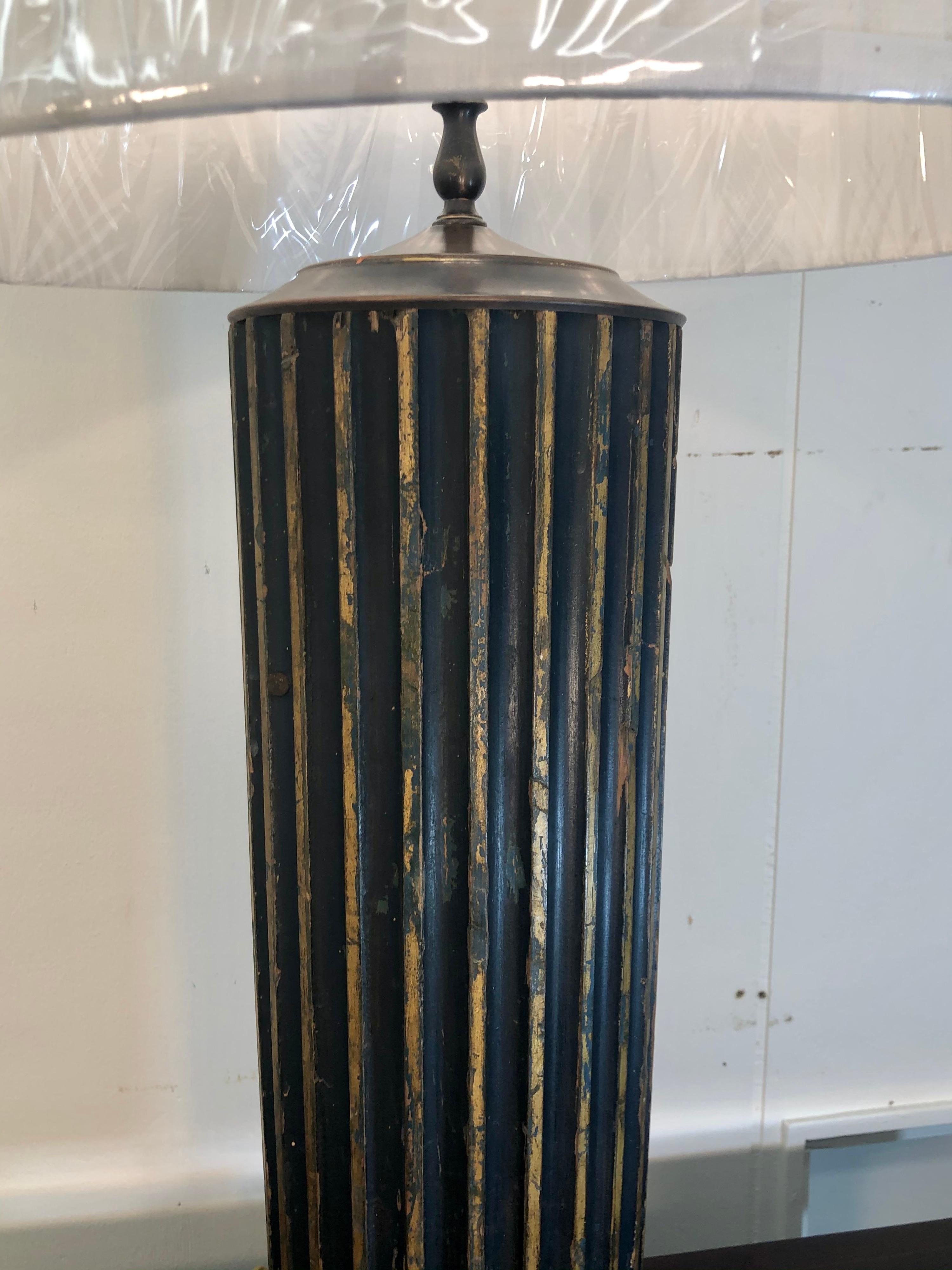 Pair of Italian Dark Verde Fluted Wood Column Lamps on Lucite, 18th Century For Sale 1
