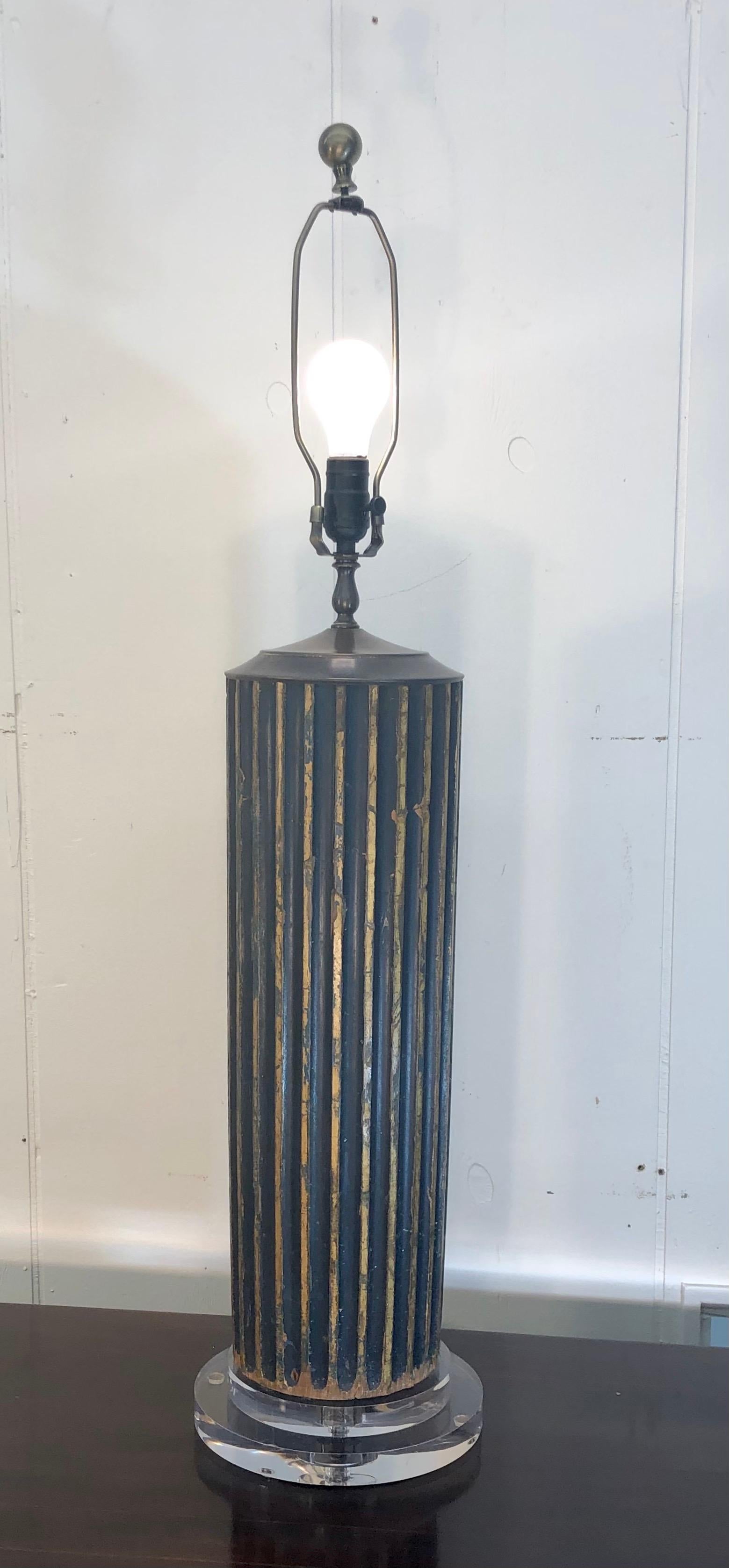 Pair of Italian Dark Verde Fluted Wood Column Lamps on Lucite, 18th Century For Sale 2