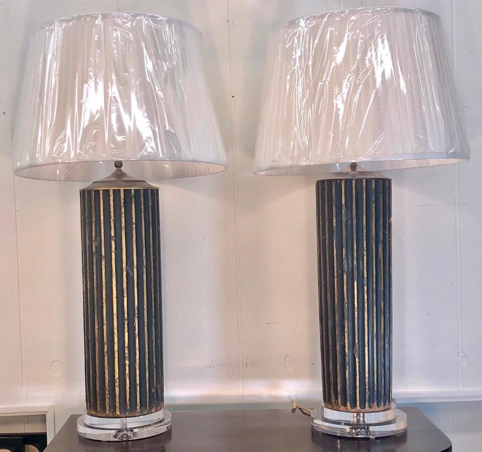 Pair of Italian Dark Verde Fluted Wood Column Lamps on Lucite, 18th Century For Sale 3