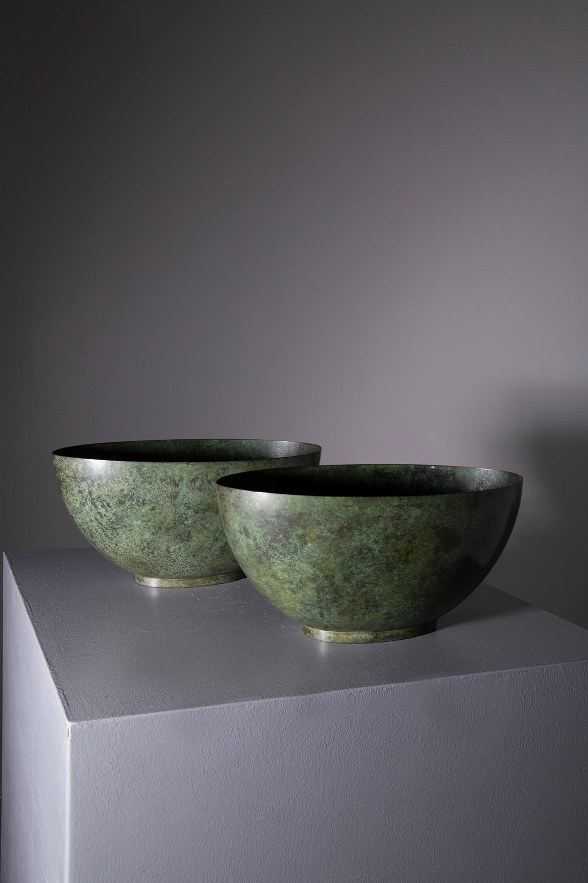Pair of Italian Decorative Bronze Vases In Good Condition For Sale In Milano, IT