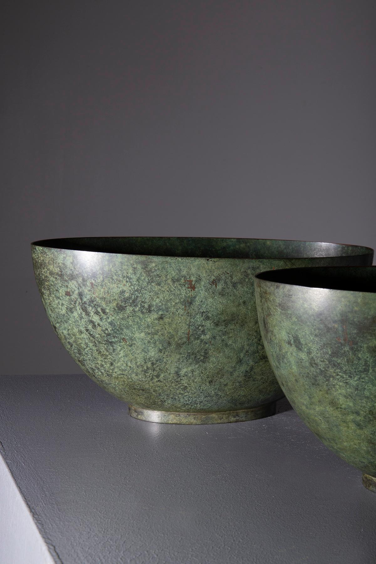 Pair of Italian Decorative Bronze Vases For Sale 3