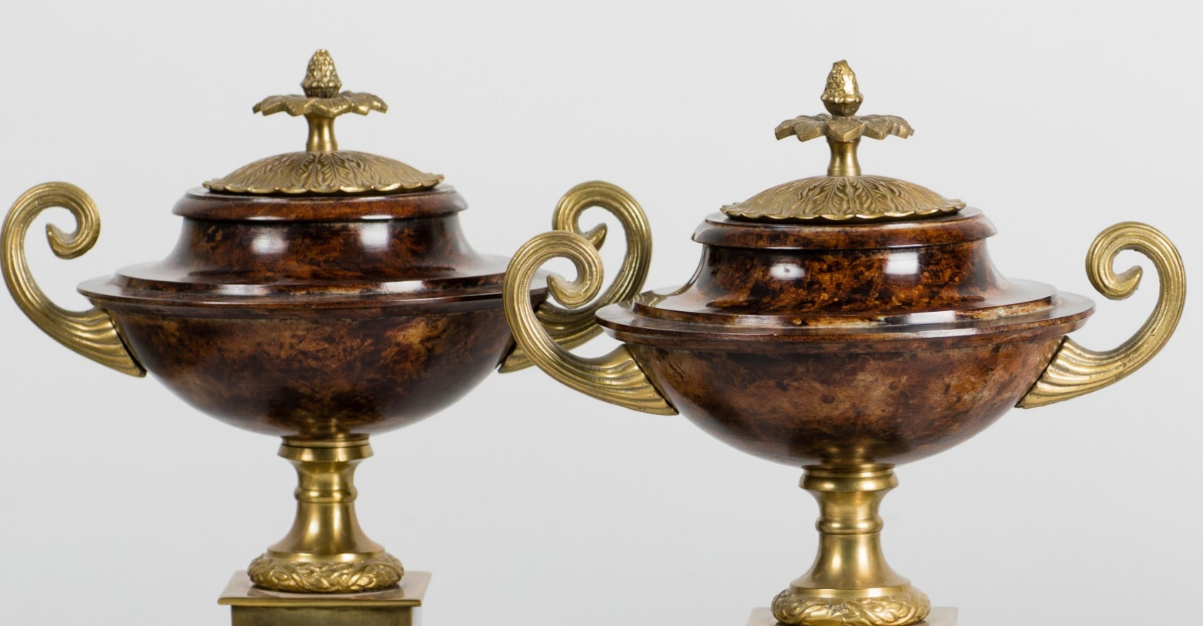 Modern Pair of Italian Decorative Cup began 20th Century For Sale