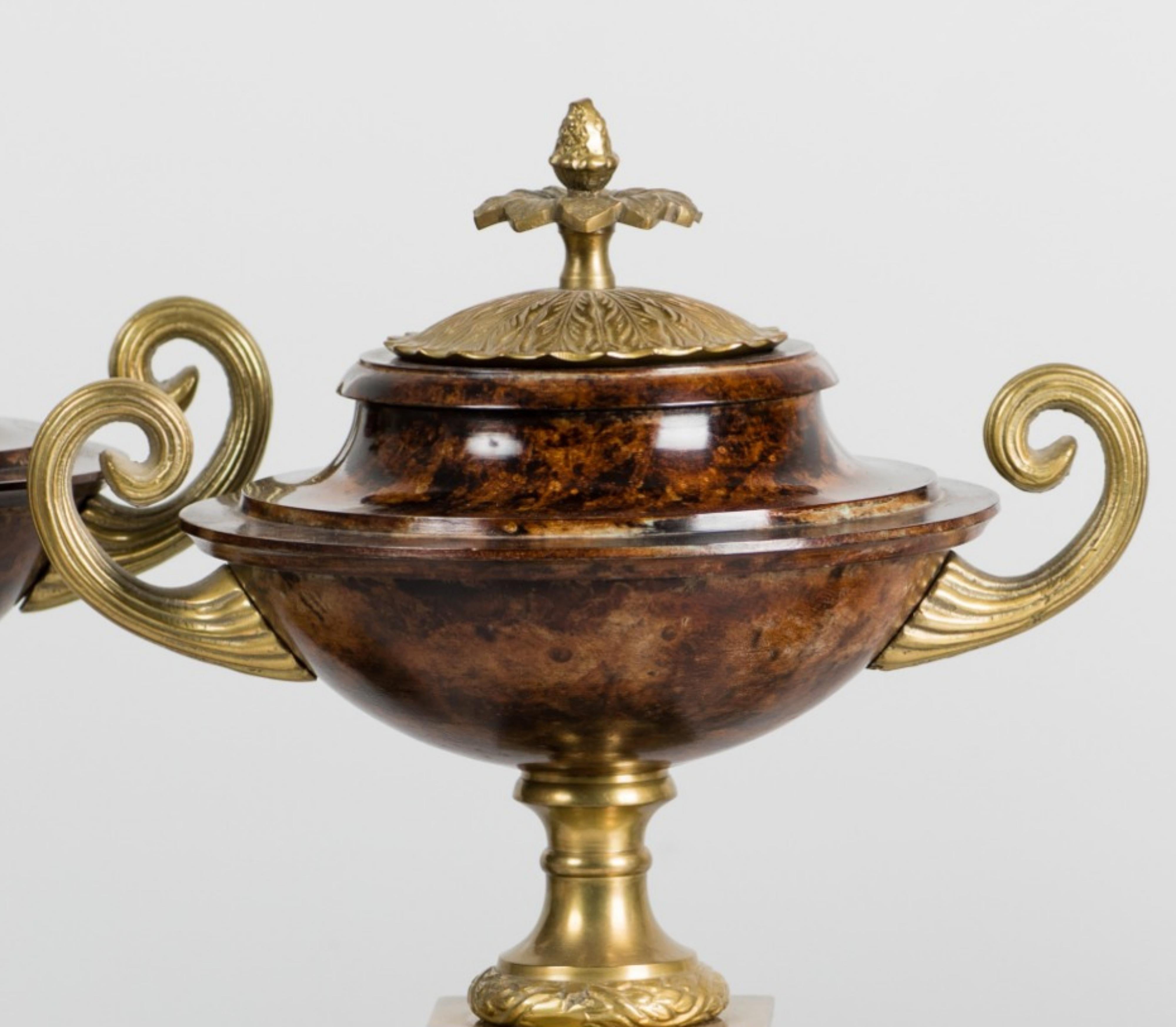 Hand-Crafted Pair of Italian Decorative Cup began 20th Century For Sale