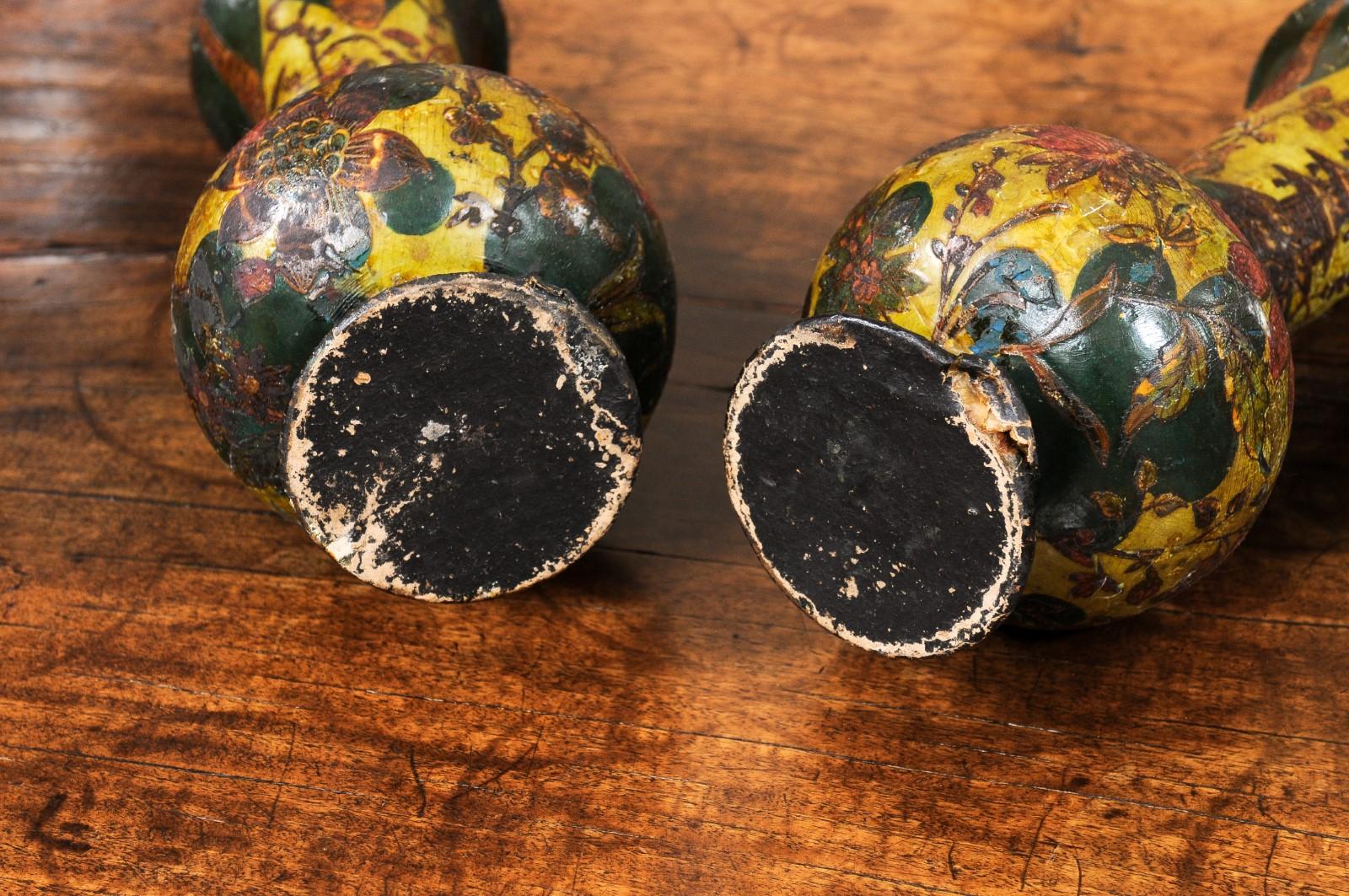  Paire de vases italiens en bois découpé, 19e siècle en vente 4