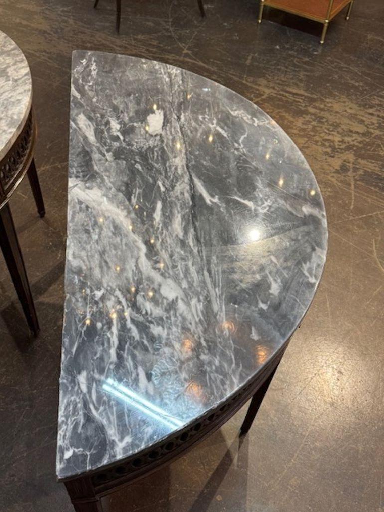 Marbre Paire de consoles italiennes Demi-Lune en vente