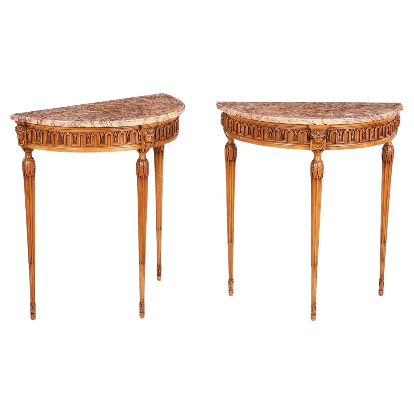 Ein Paar italienische Demilune-Konsolen mit Marmorplatte im Angebot