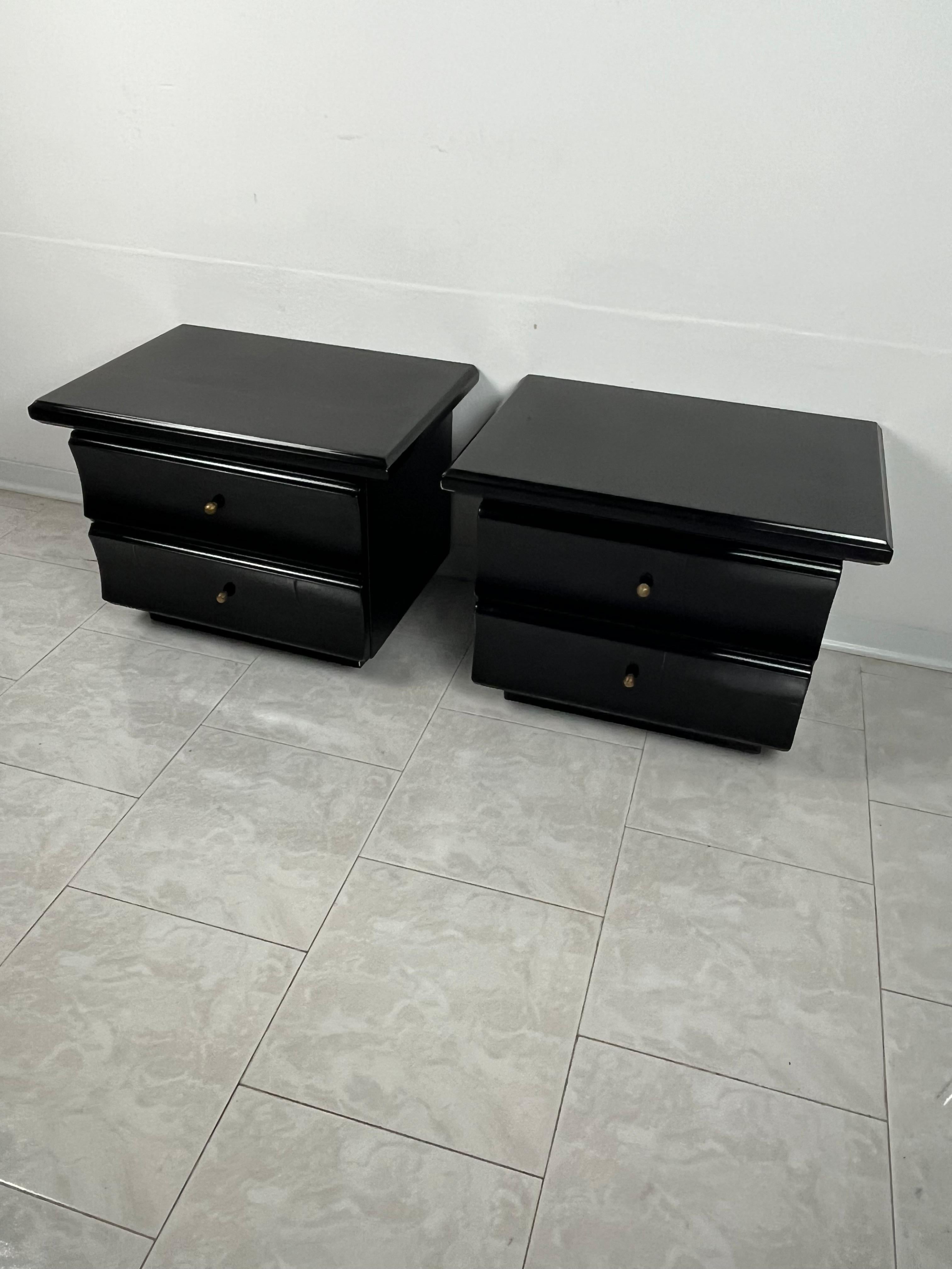 Pair of Italian design bedside tables, Italy, 1970s
Delightful bedside tables in black lacquered wood and brass knobs.
Good condition with small signs of aging.