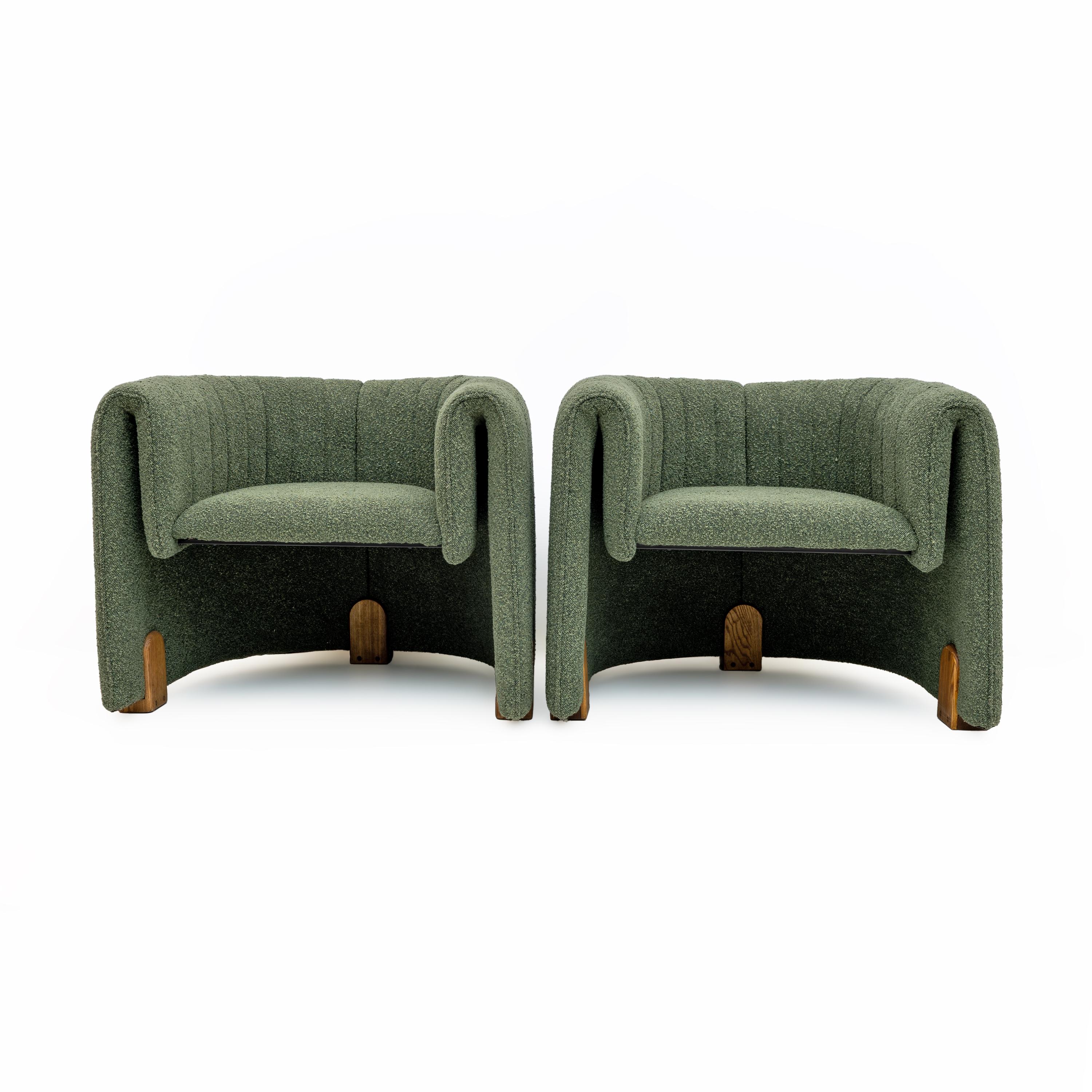 Pair of Italian Design Bouclè Armchairs in vendita 4