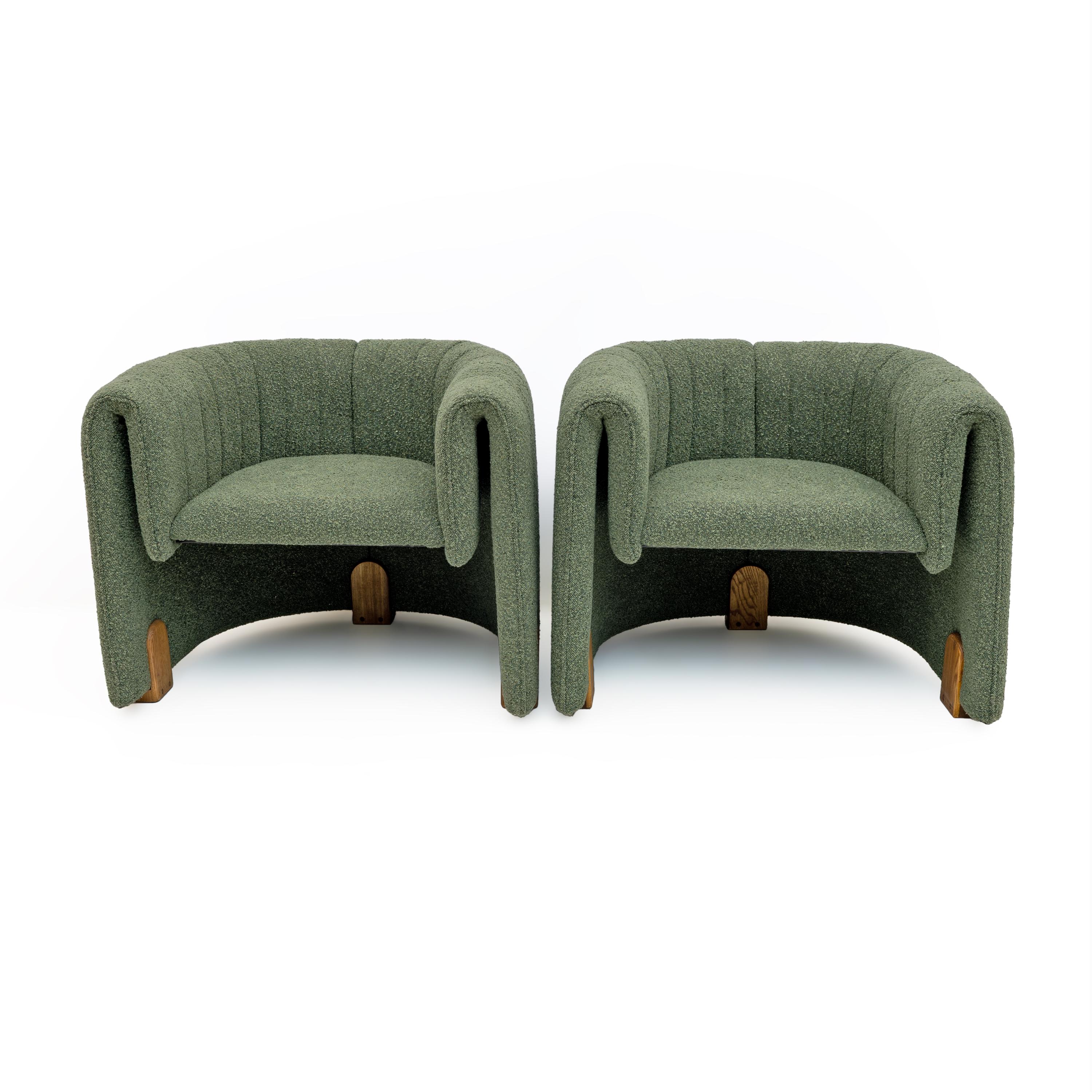 Pair of Italian Design Bouclè Armchairs in vendita 5