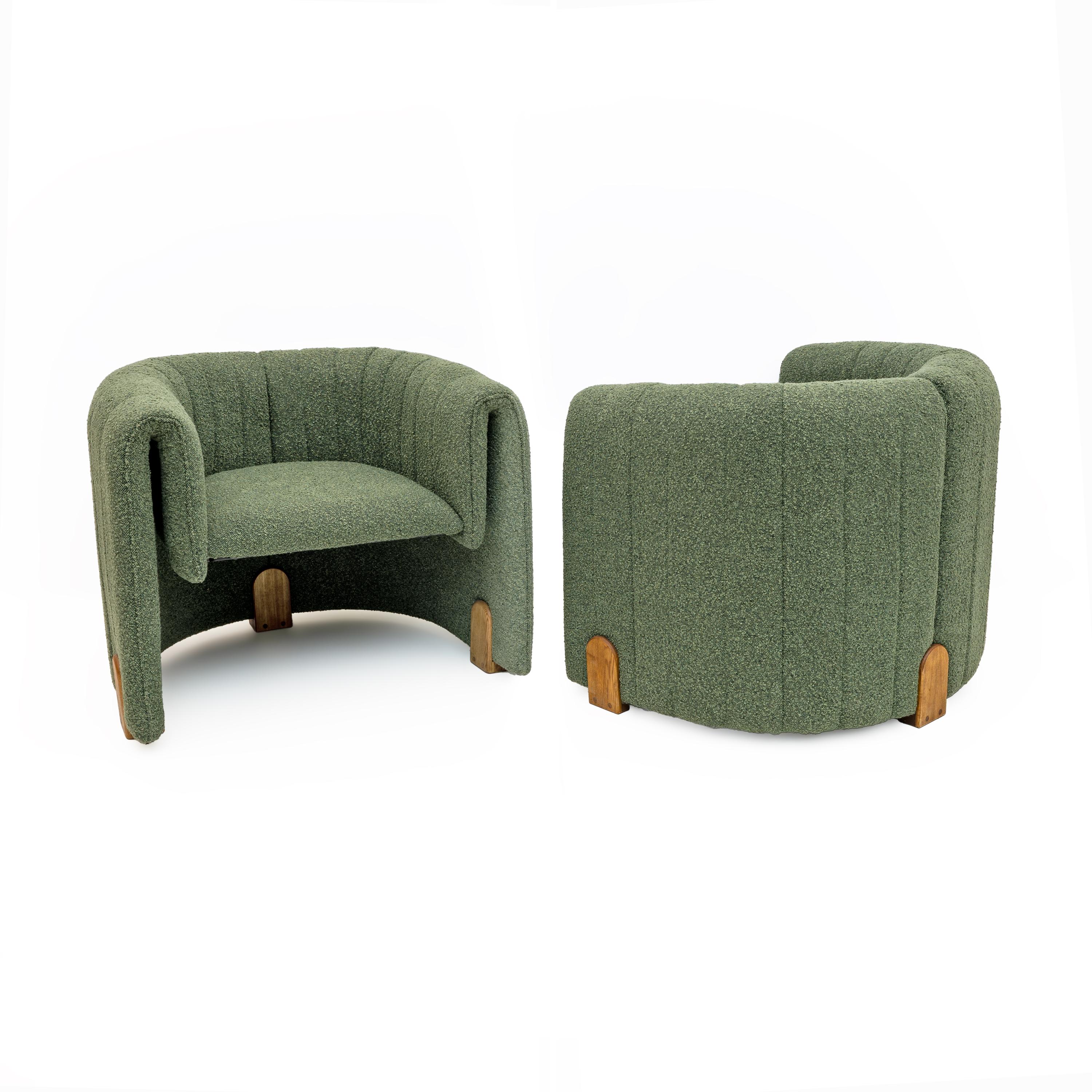 Pair of Italian Design Bouclè Armchairs in vendita 6