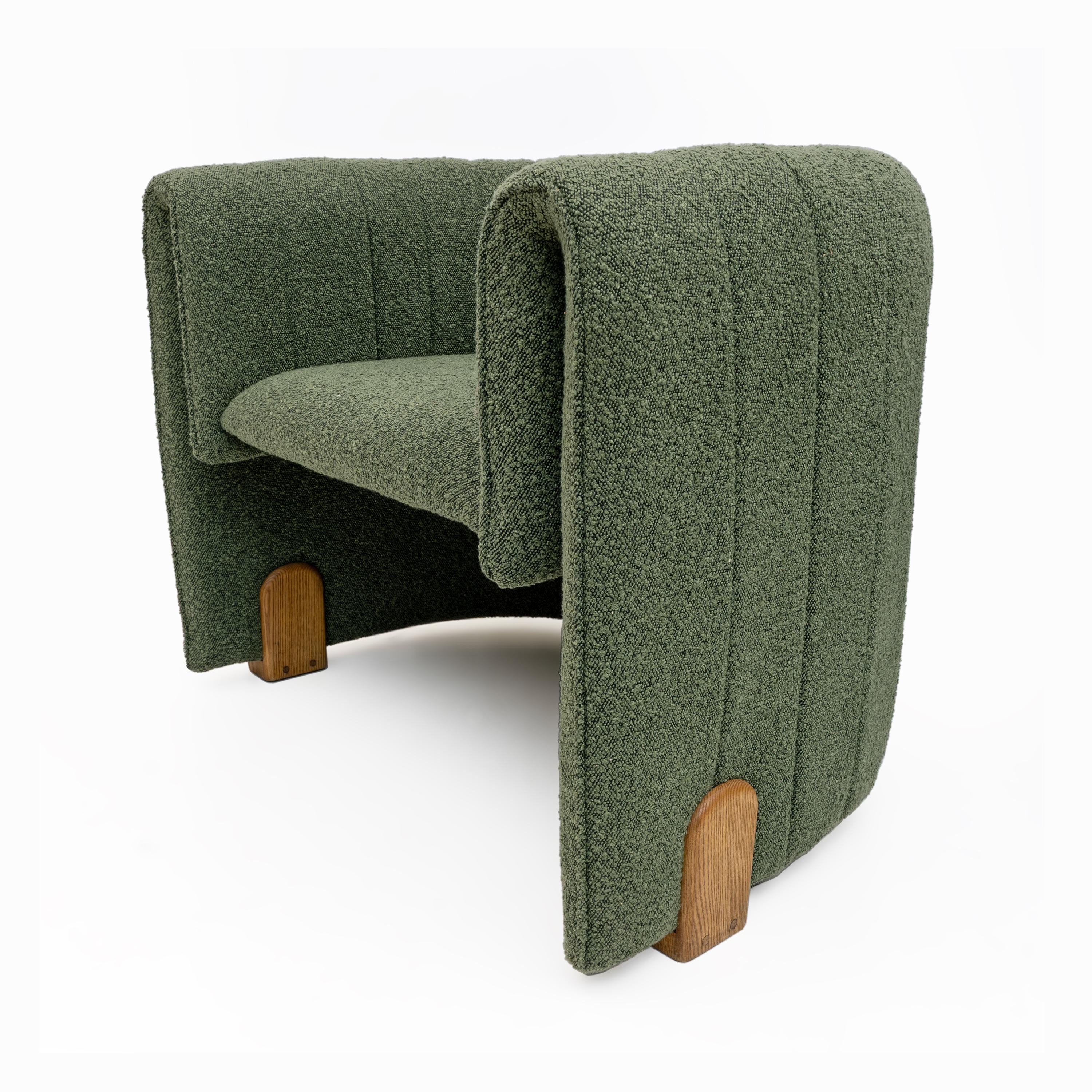 Mid-Century moderno Pair of Italian Design Bouclè Armchairs in vendita