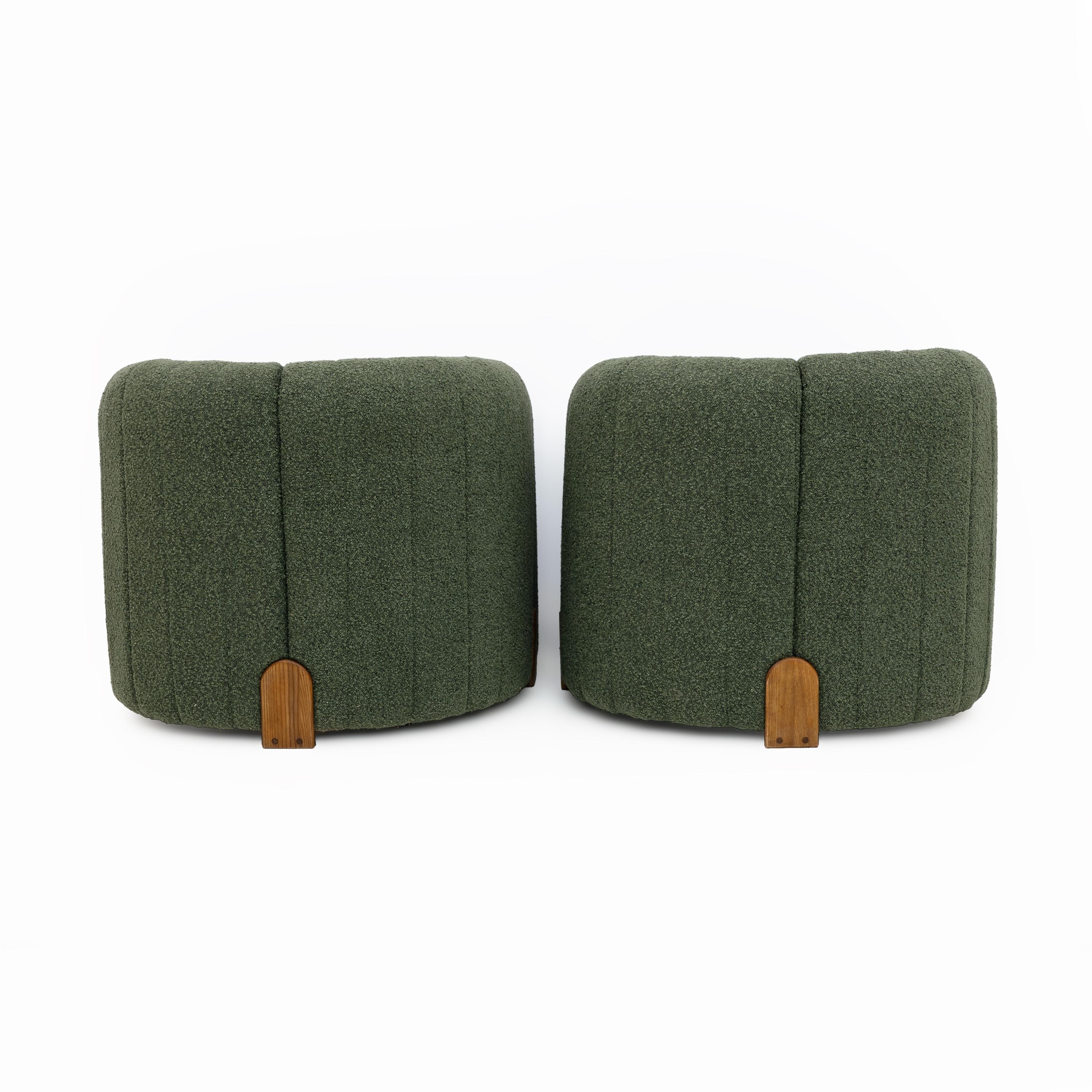 Pair of Italian Design Bouclè Armchairs in vendita 1