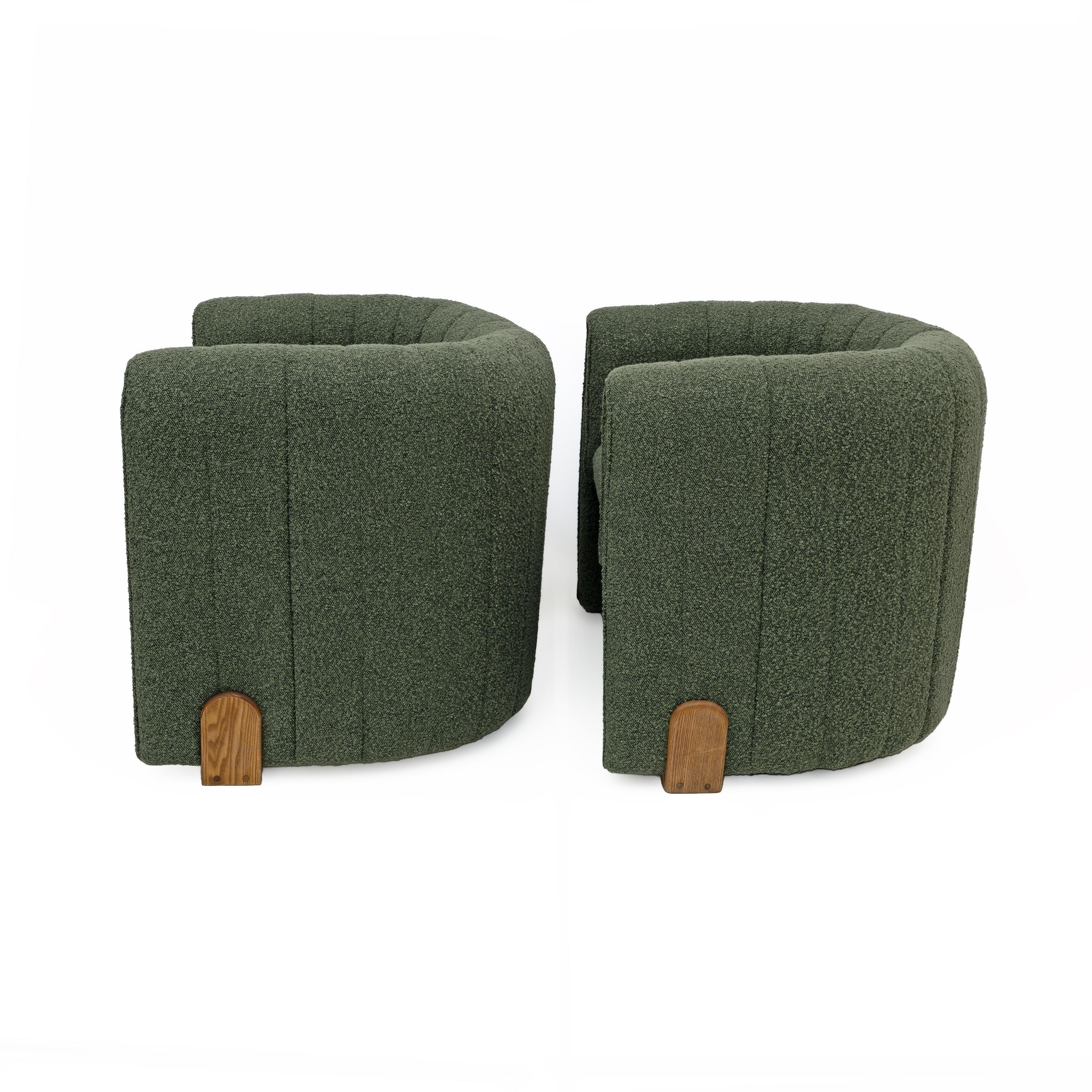 Pair of Italian Design Bouclè Armchairs in vendita 2