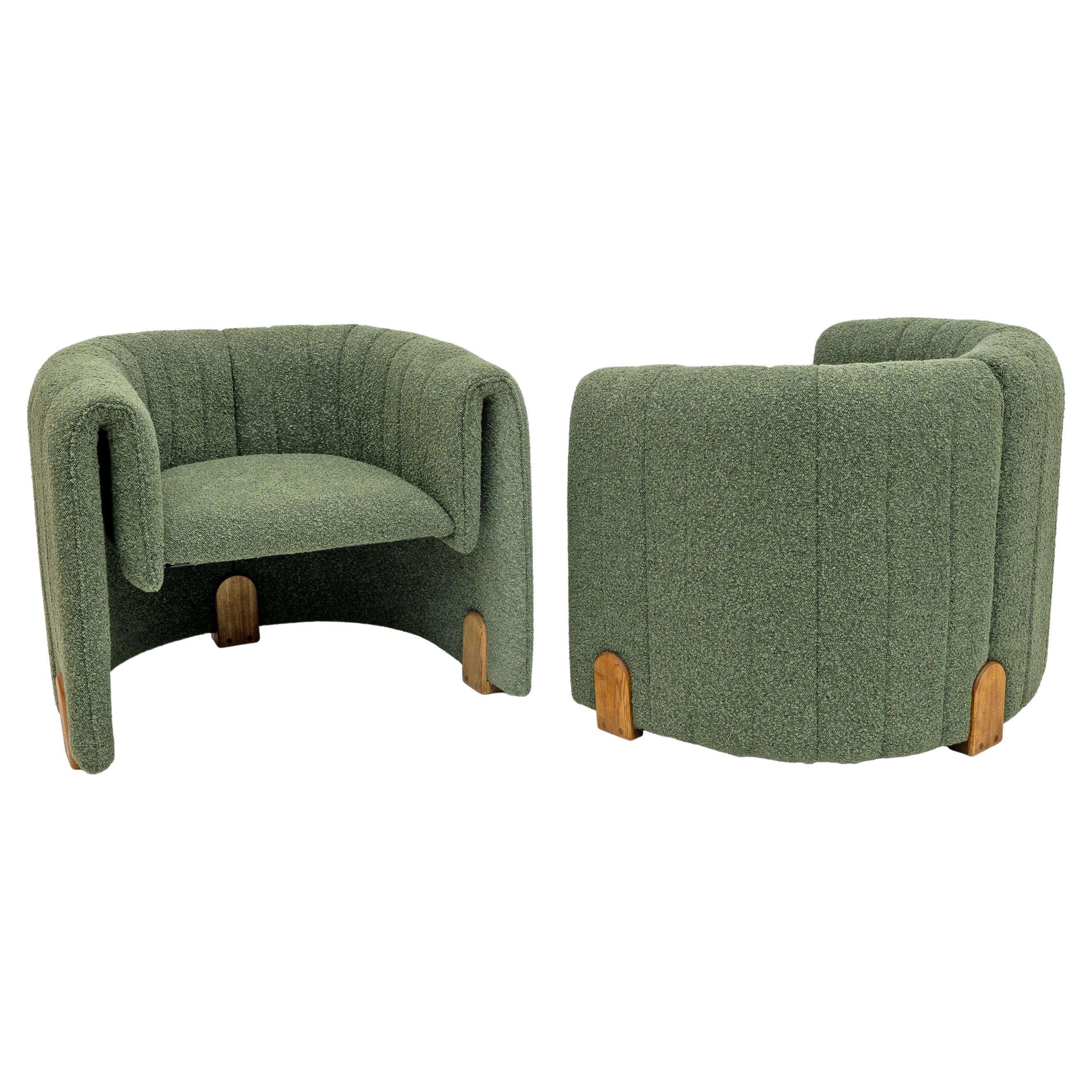 Pair of Italian Design Bouclè Armchairs in vendita