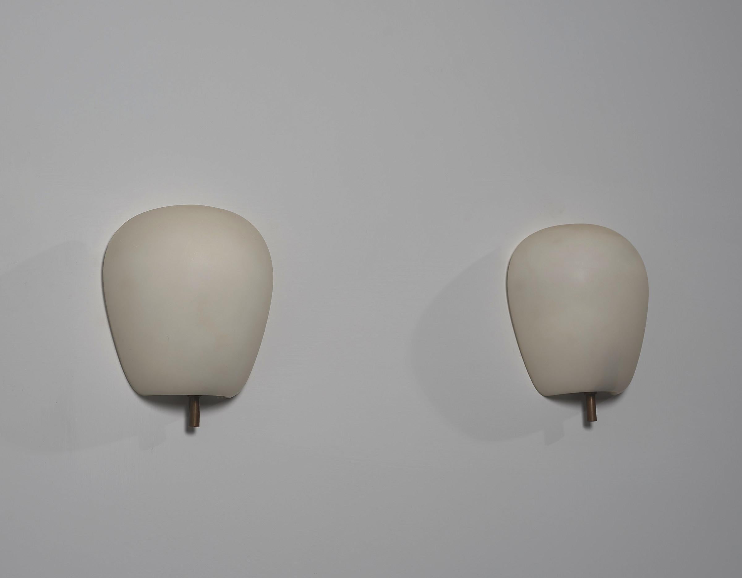 Mid-20th Century Pair of Italian Design Wall Sconces from the 1950s - Fontana Arte Attribution