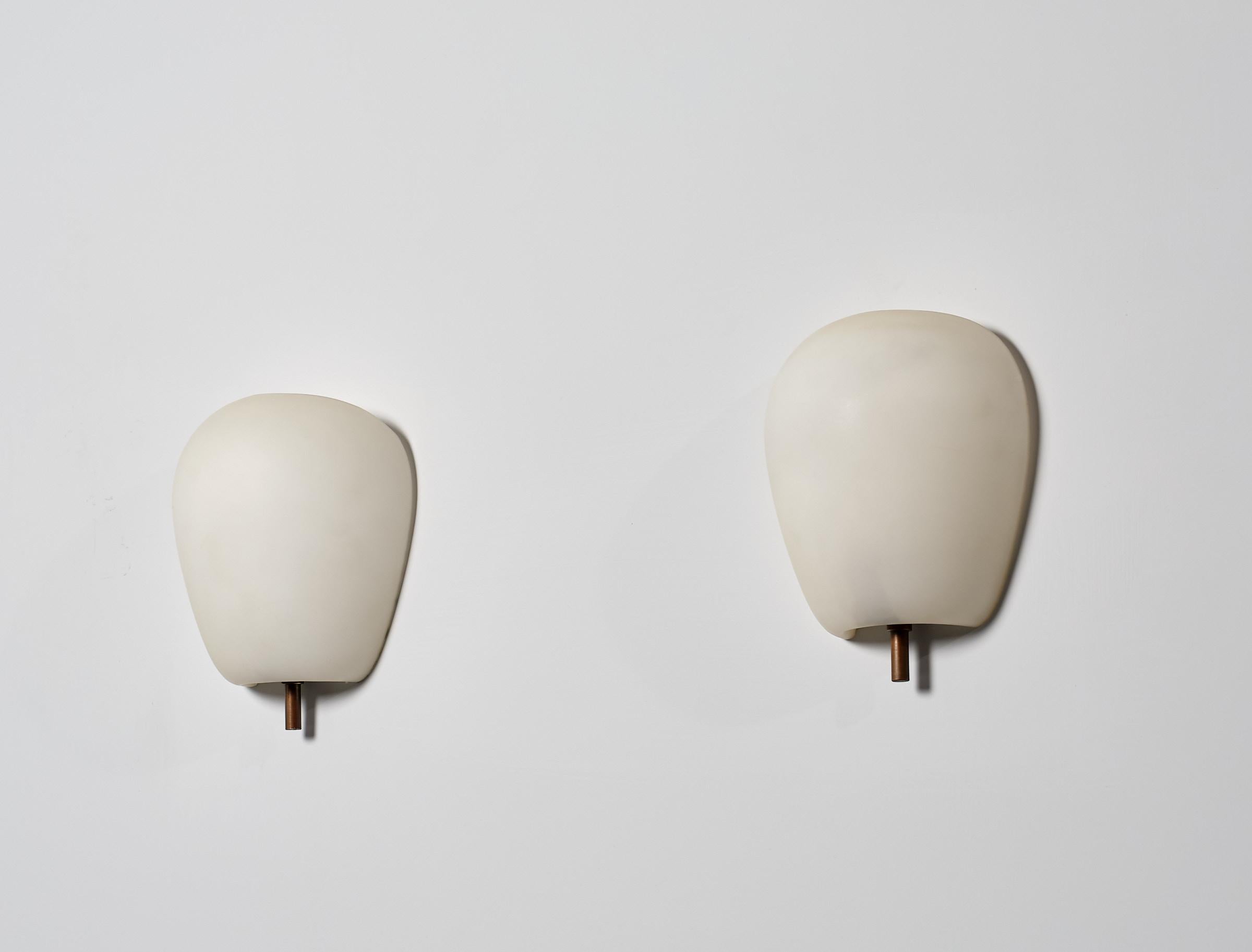 Brass Pair of Italian Design Wall Sconces from the 1950s - Fontana Arte Attribution