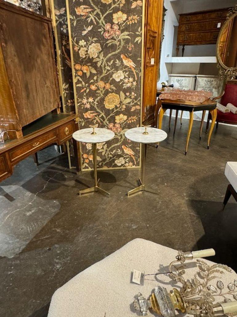 Paire de tables à boire italiennes en laiton et marbre de Carrare Bon état - En vente à Dallas, TX