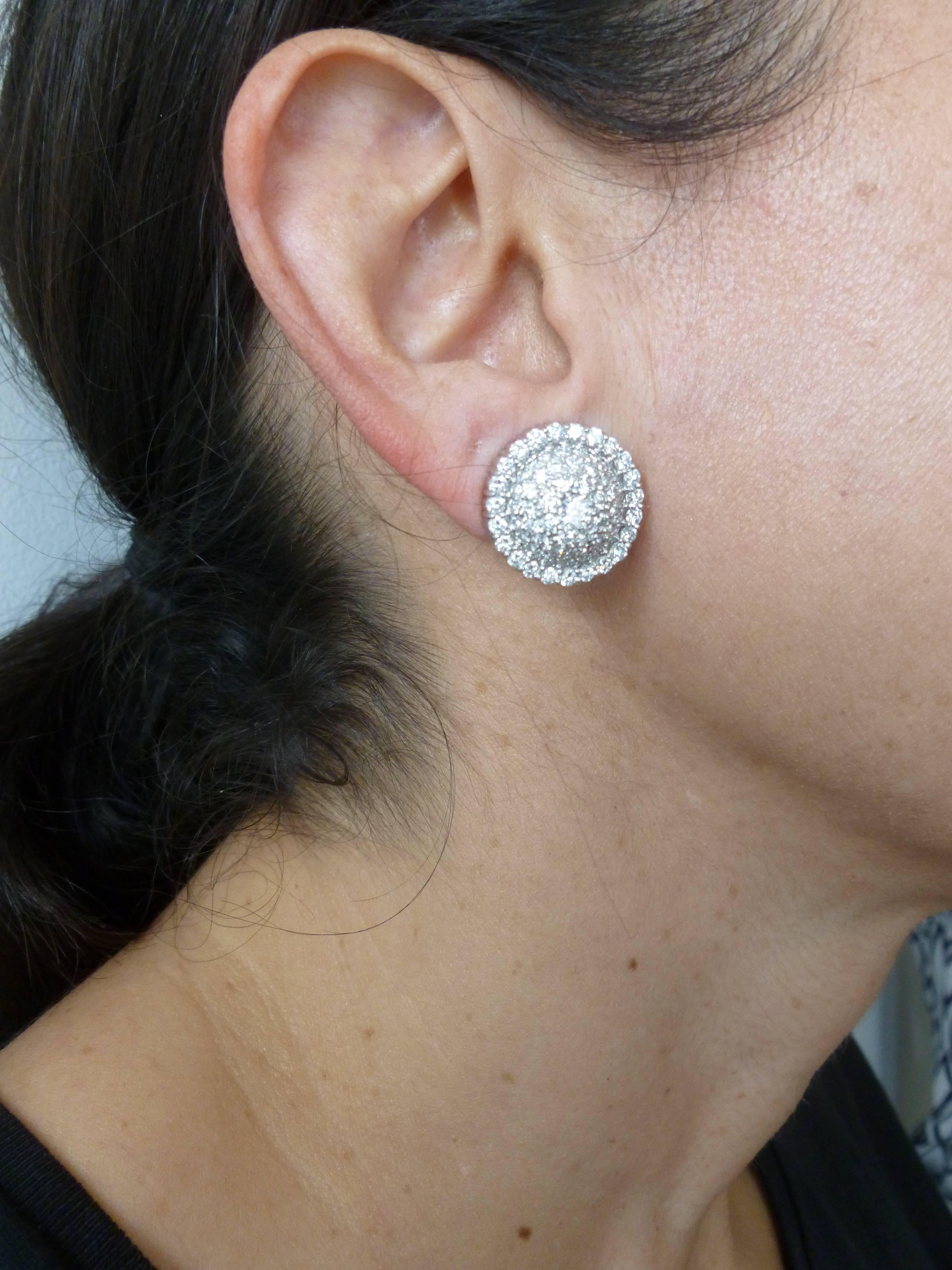 Italian 18 Karat Gold and Diamond Pierced Lever Back Dome Earrings For Sale 4