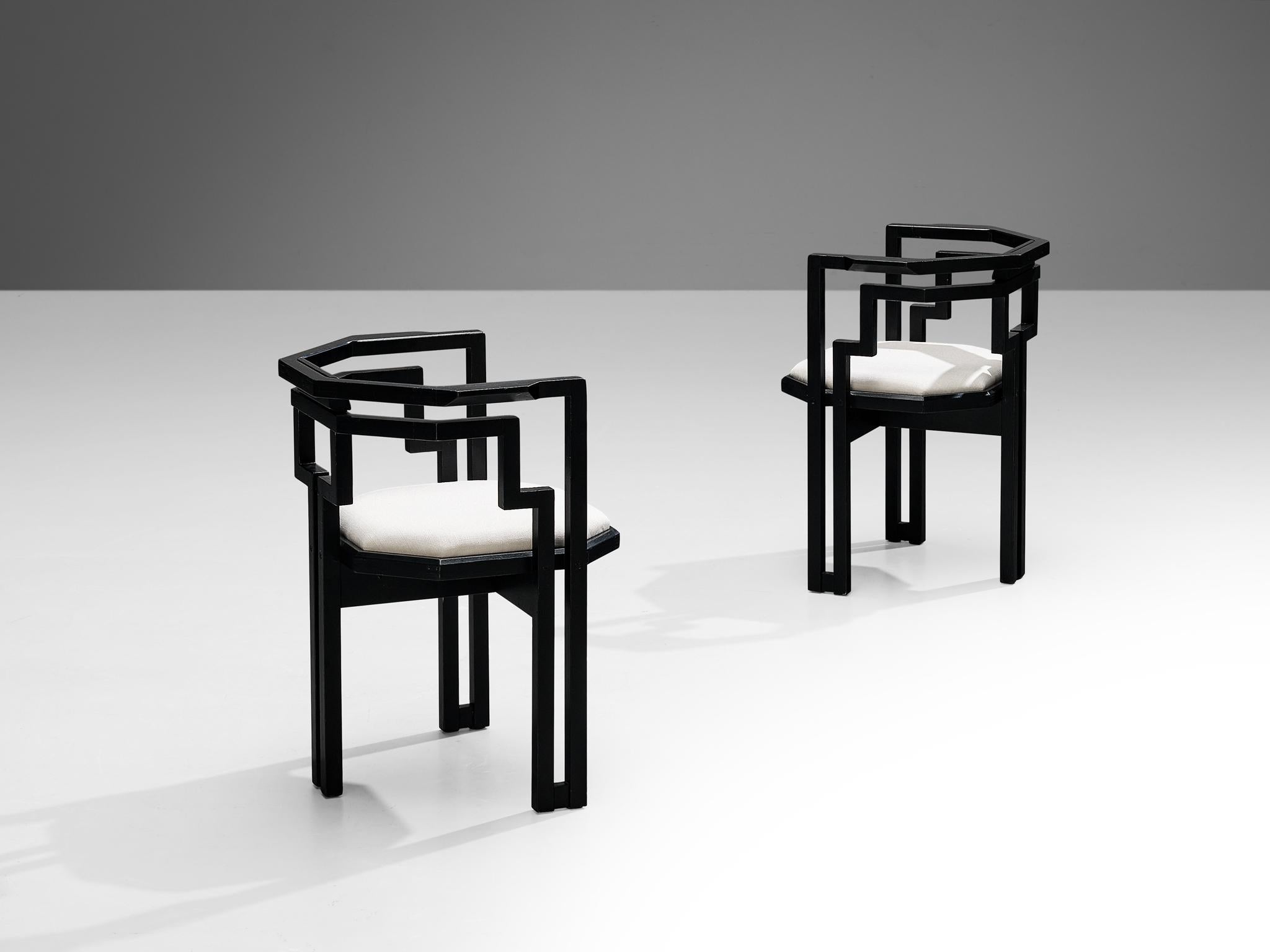 Pareja de Sillas de Comedor Italianas de Roble Lacado Negro y Tapicería Blanca en venta 1