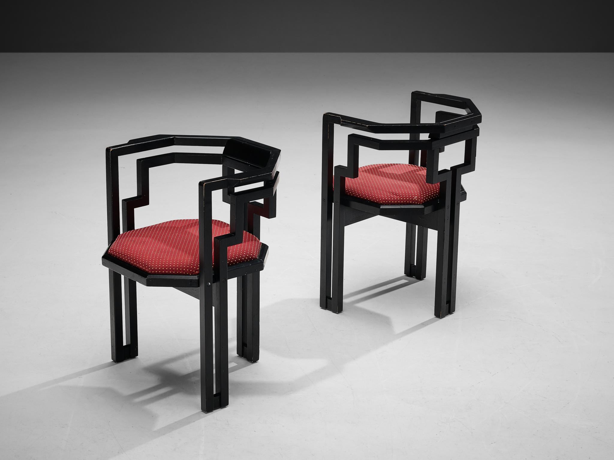 Tissu Paire de chaises de salle à manger italiennes en chêne et tapisserie rouge vibrante en vente